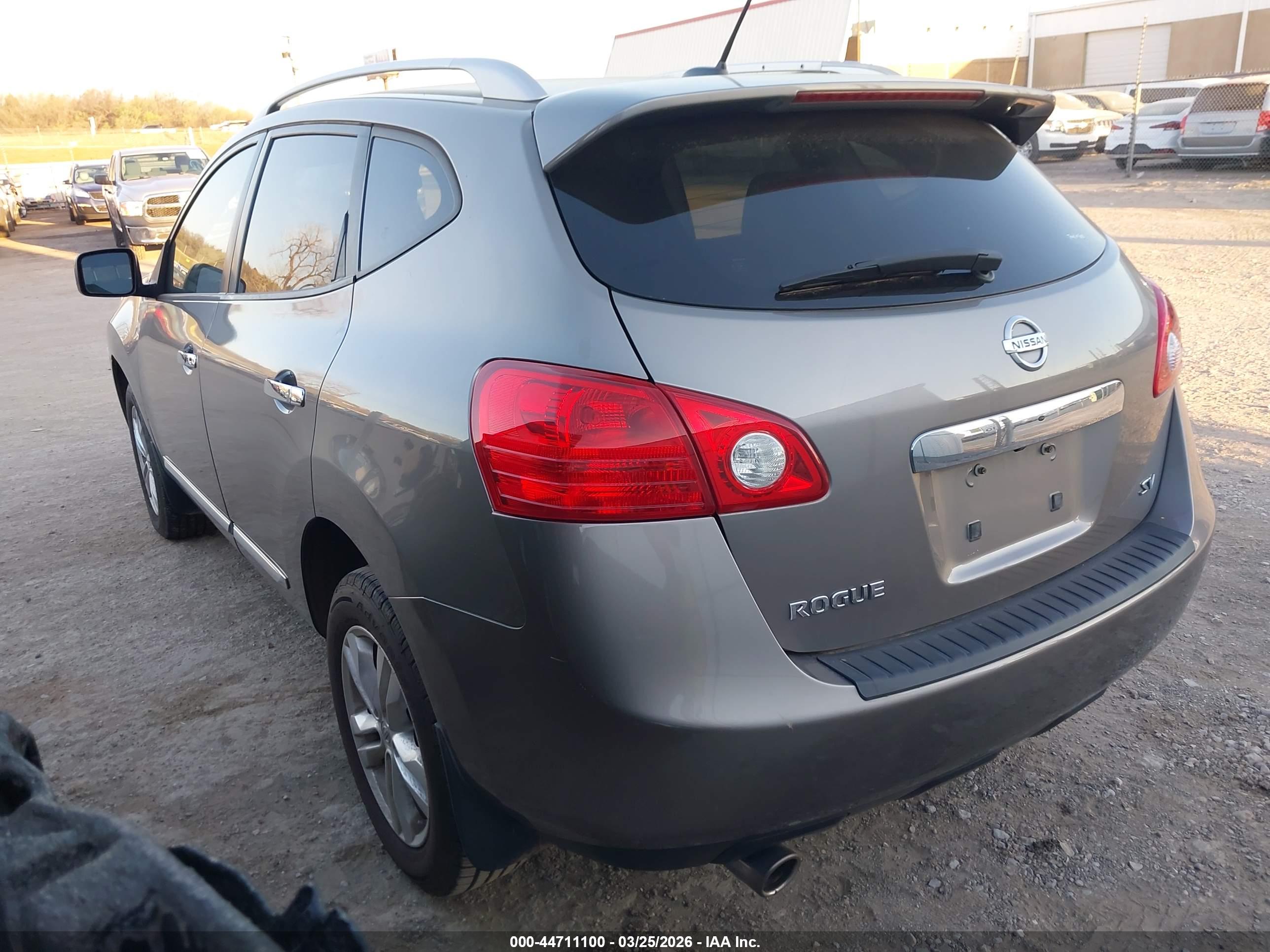 NISSAN ROGUE image 3