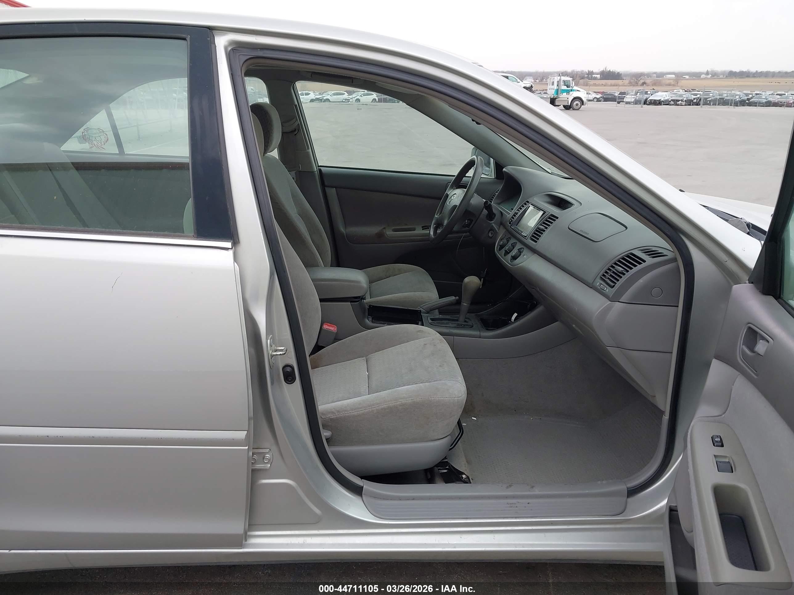 TOYOTA CAMRY image 5
