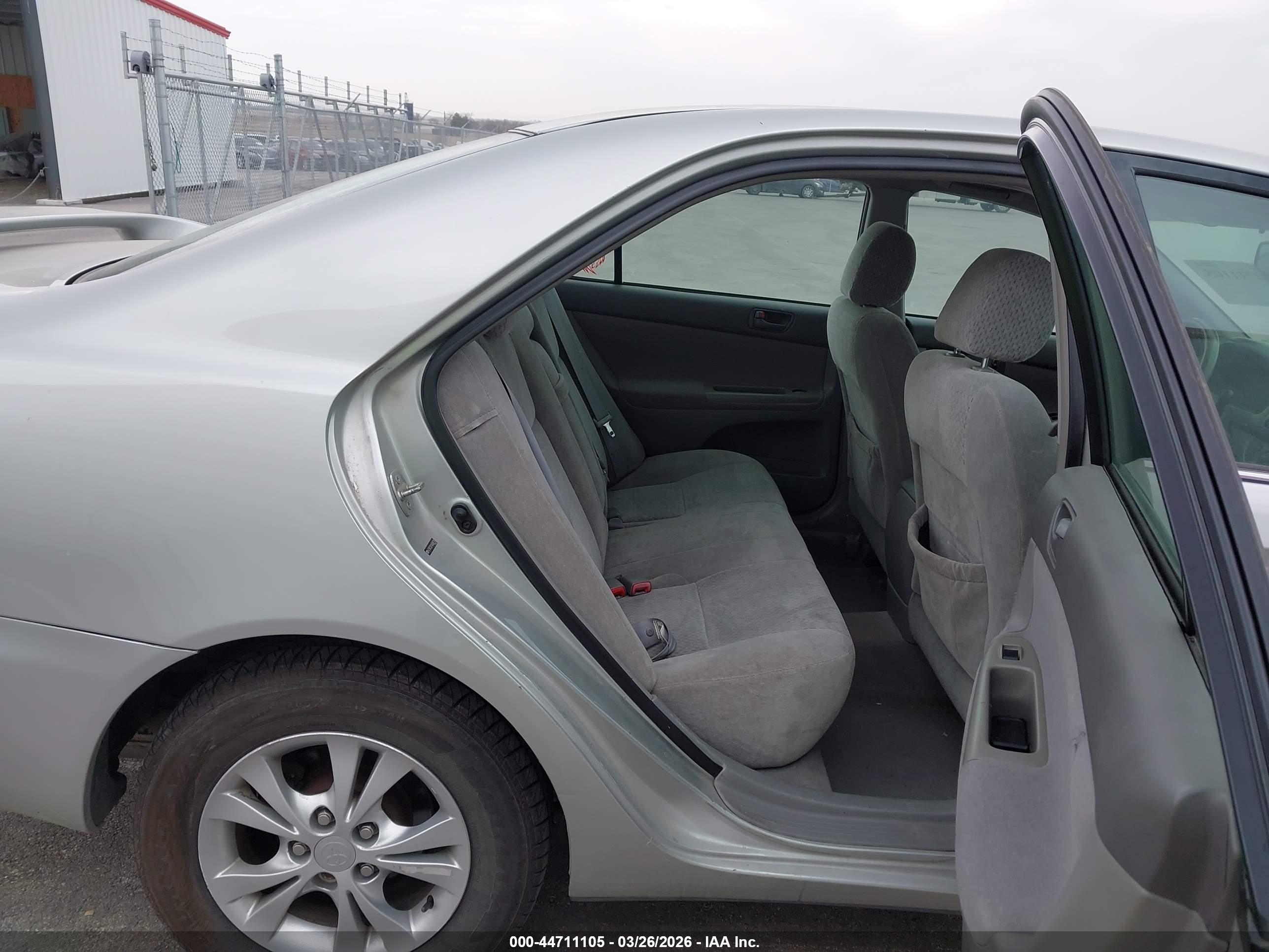 TOYOTA CAMRY image 8