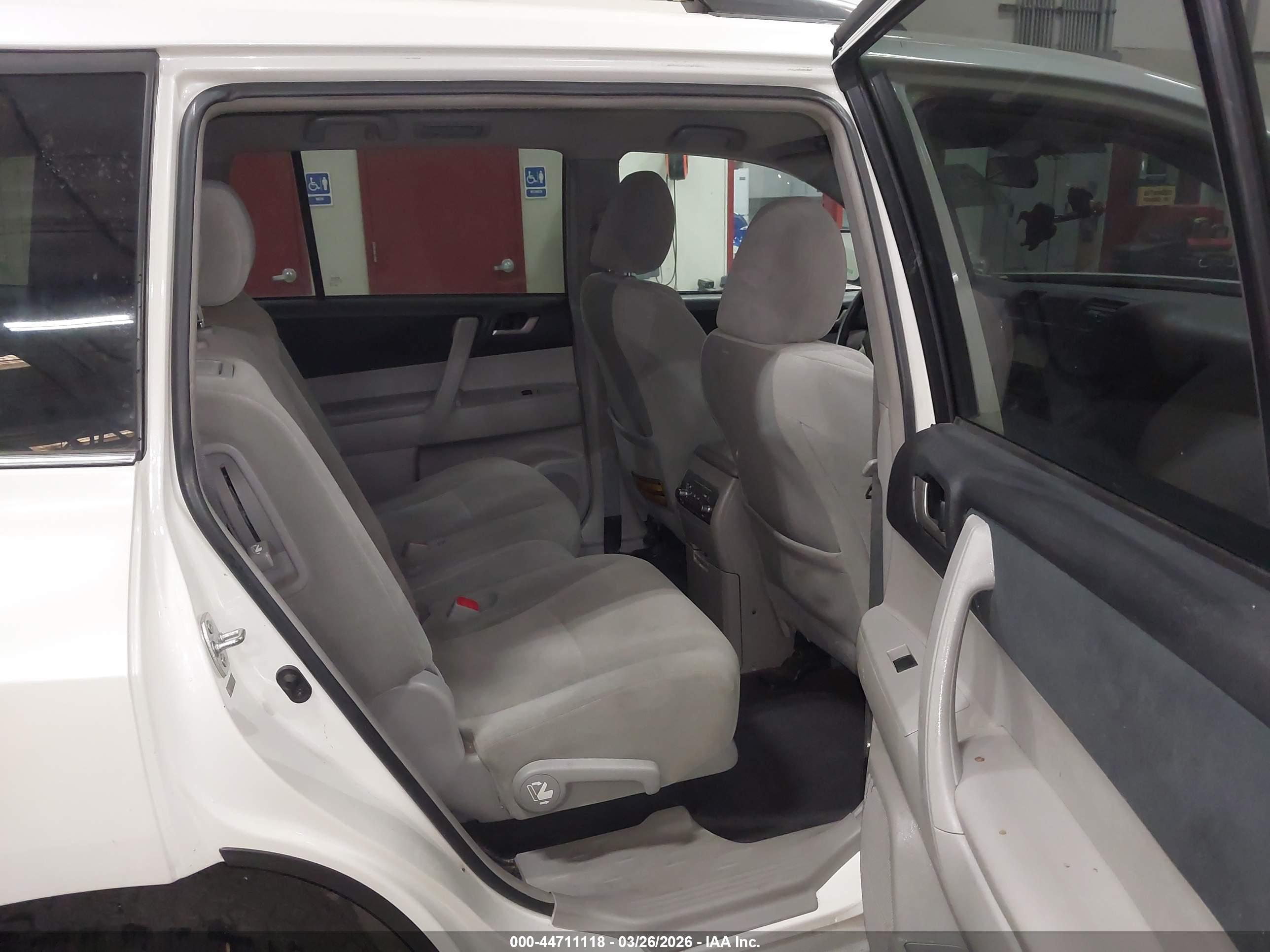 TOYOTA HIGHLANDER image 8