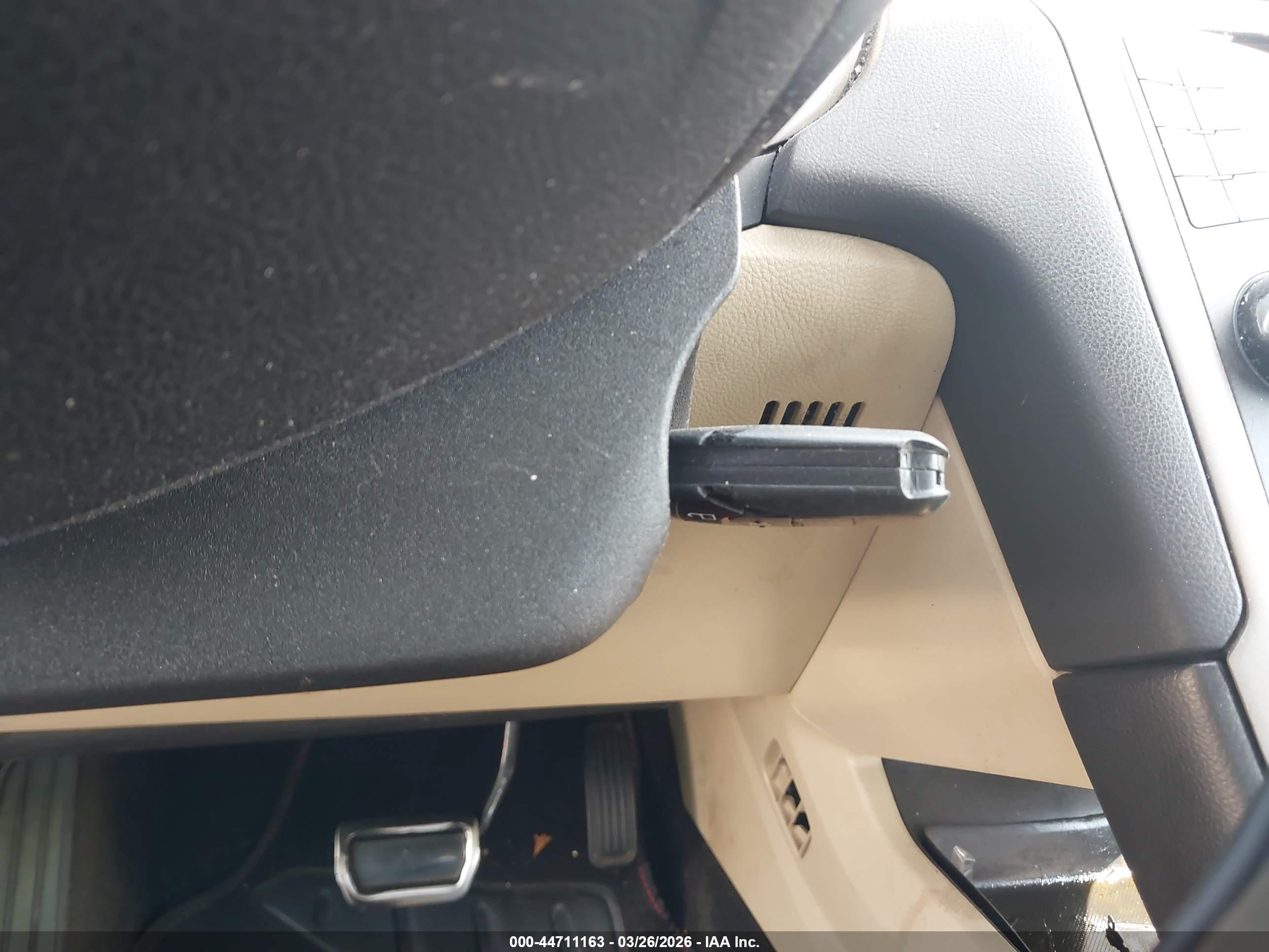 FORD FUSION image 11