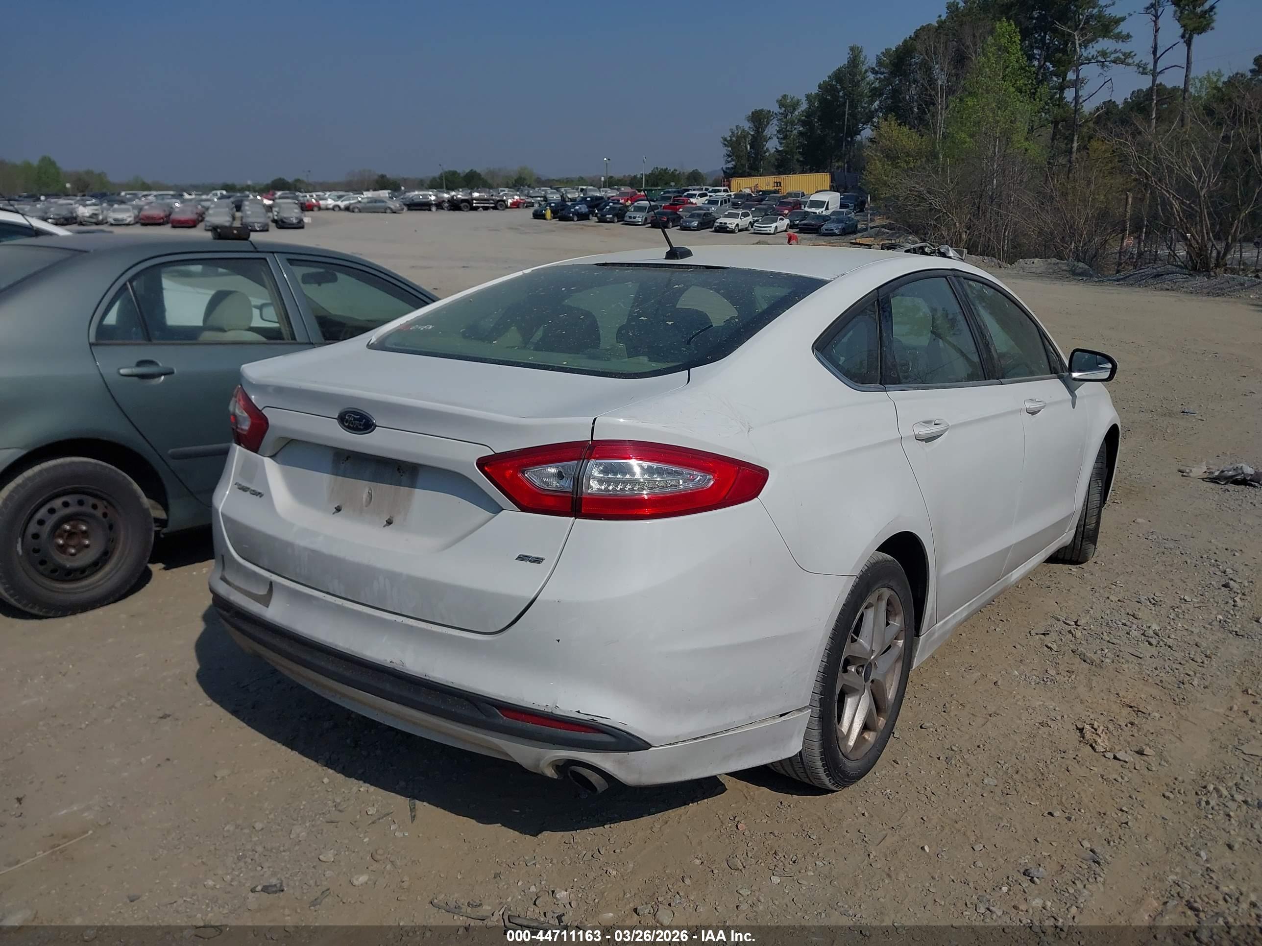 FORD FUSION image 4