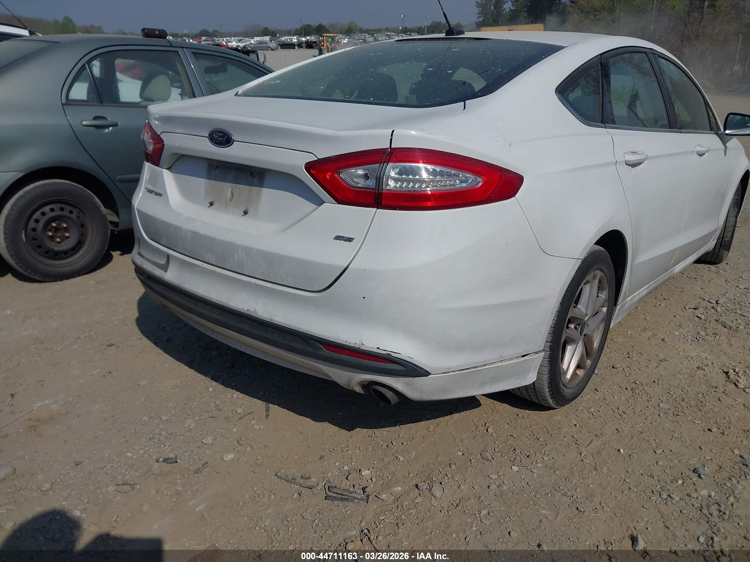 FORD FUSION image 6