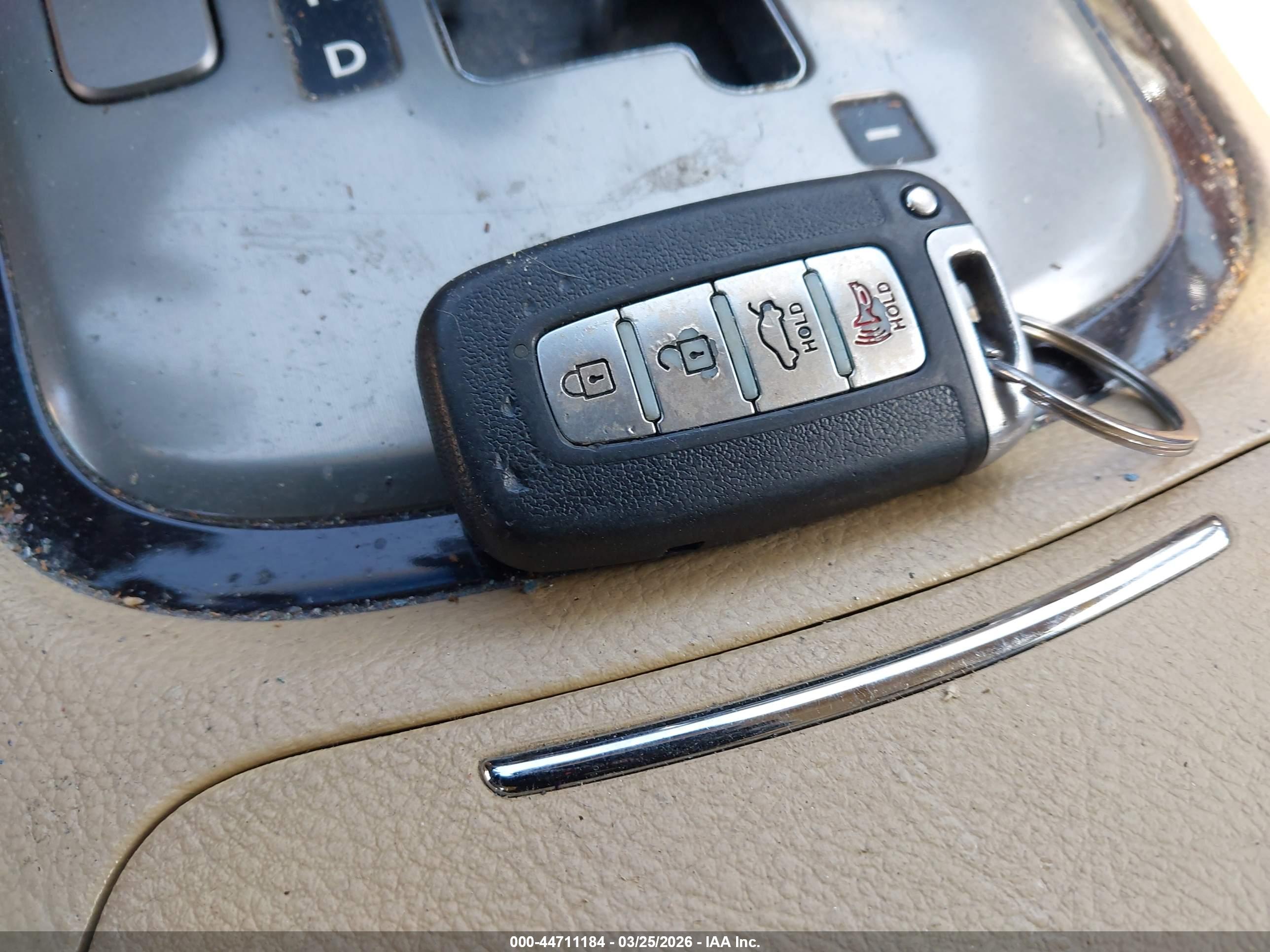 HYUNDAI GENESIS image 11