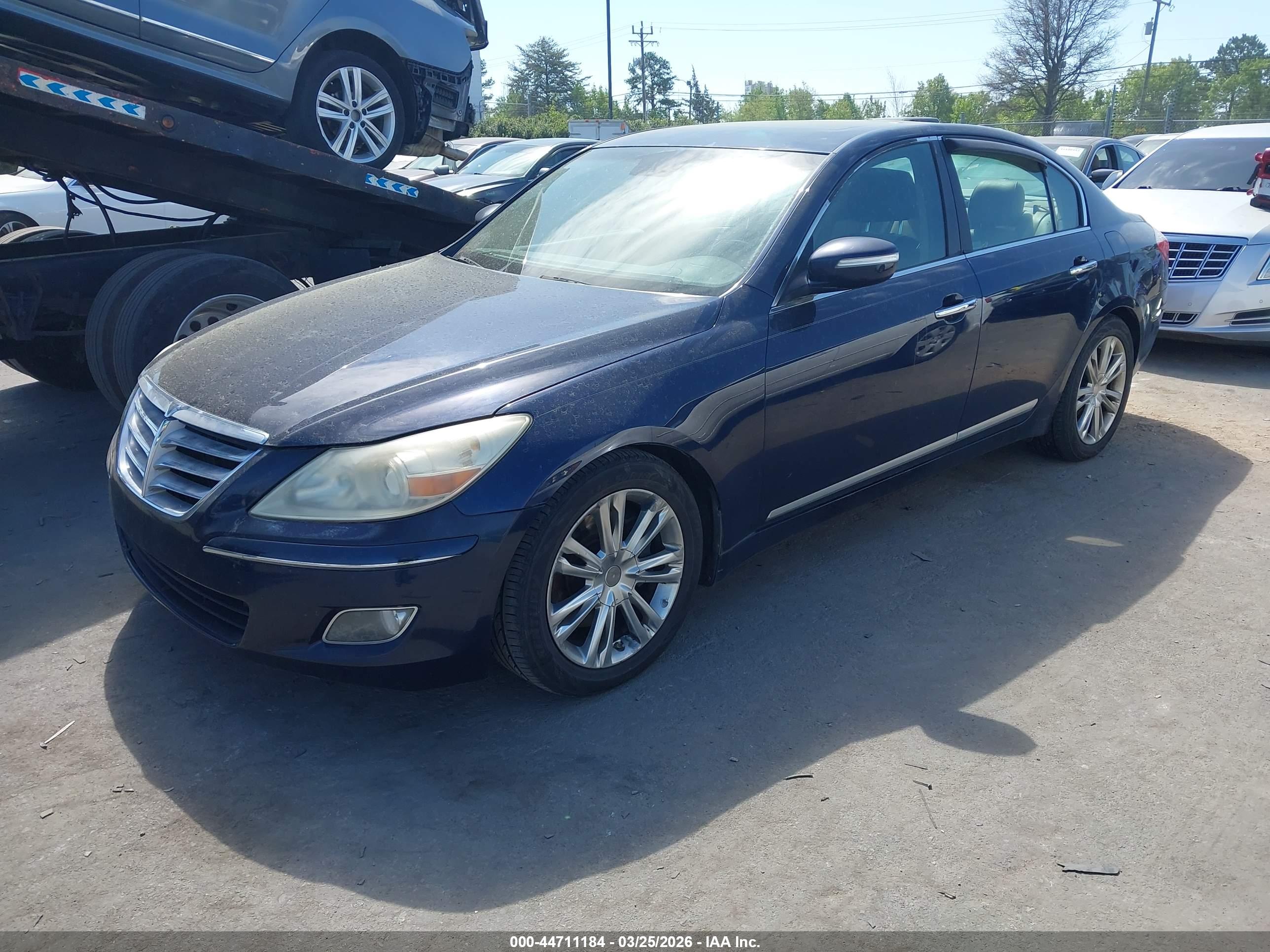 HYUNDAI GENESIS image 2