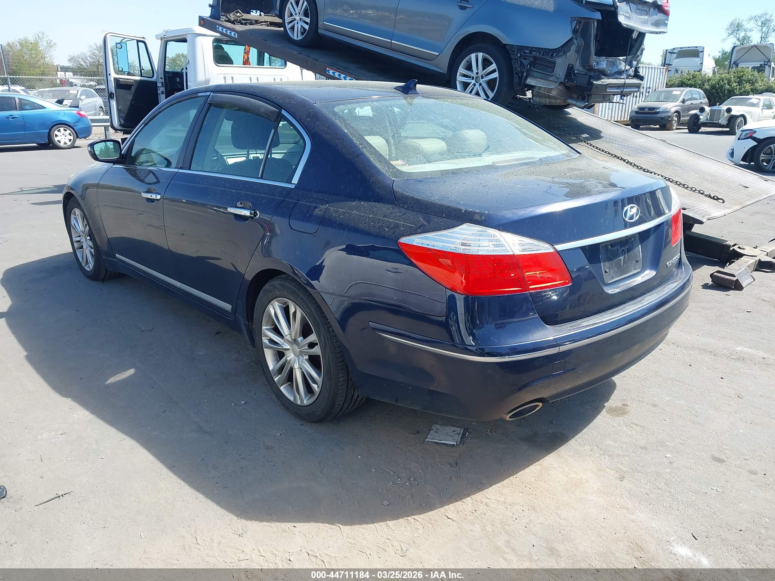 HYUNDAI GENESIS image 3