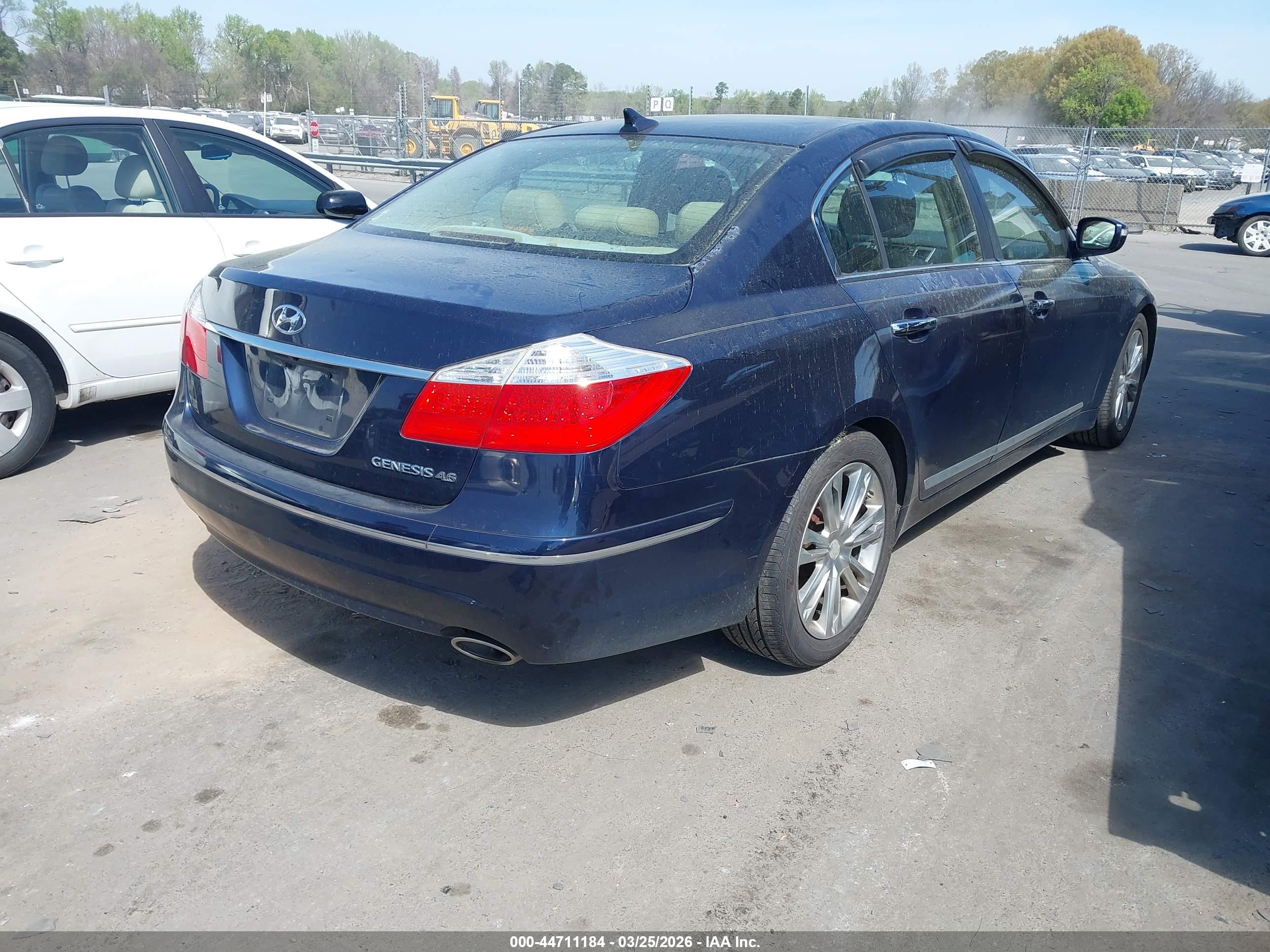 HYUNDAI GENESIS image 4