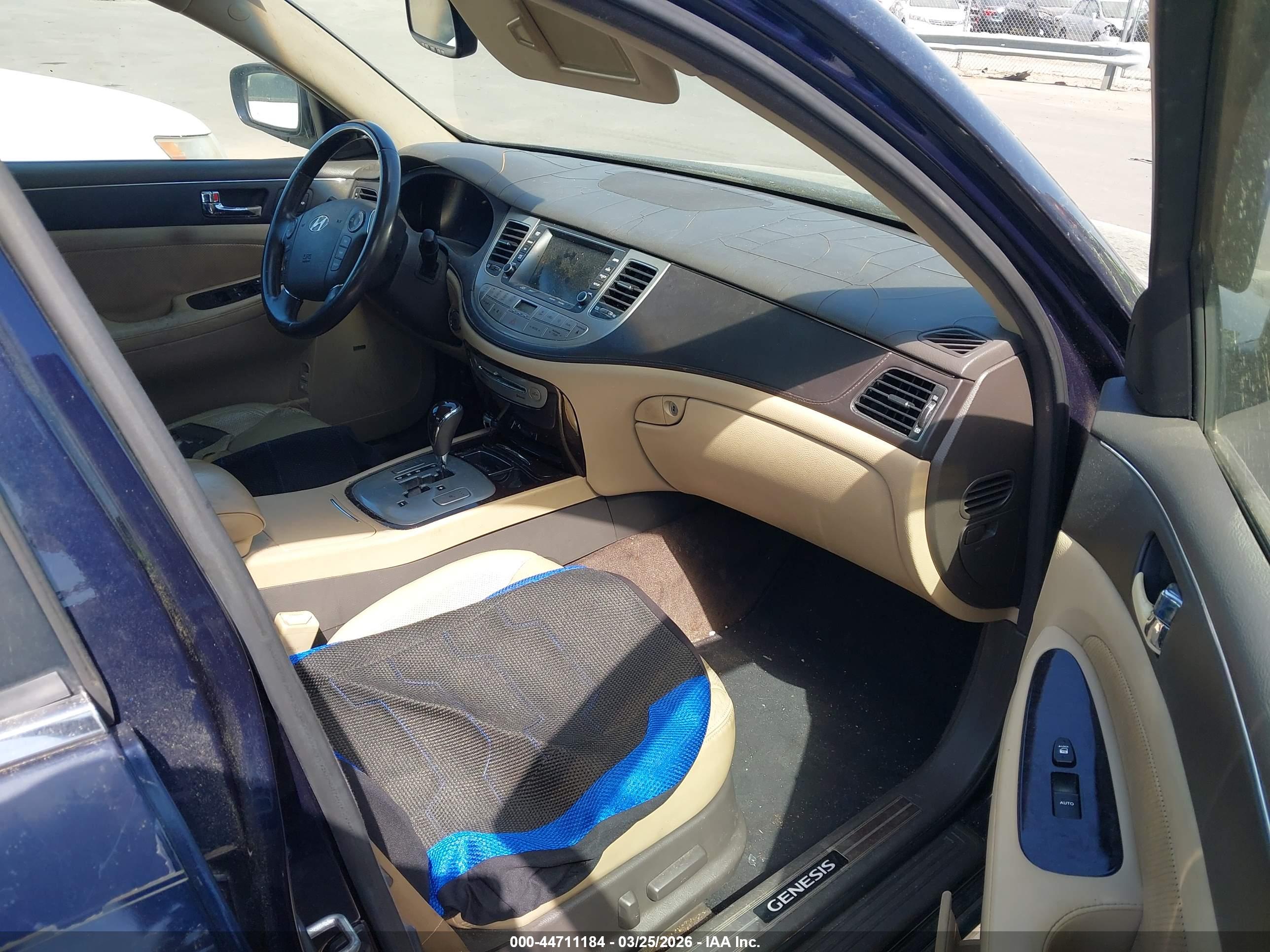 HYUNDAI GENESIS image 5