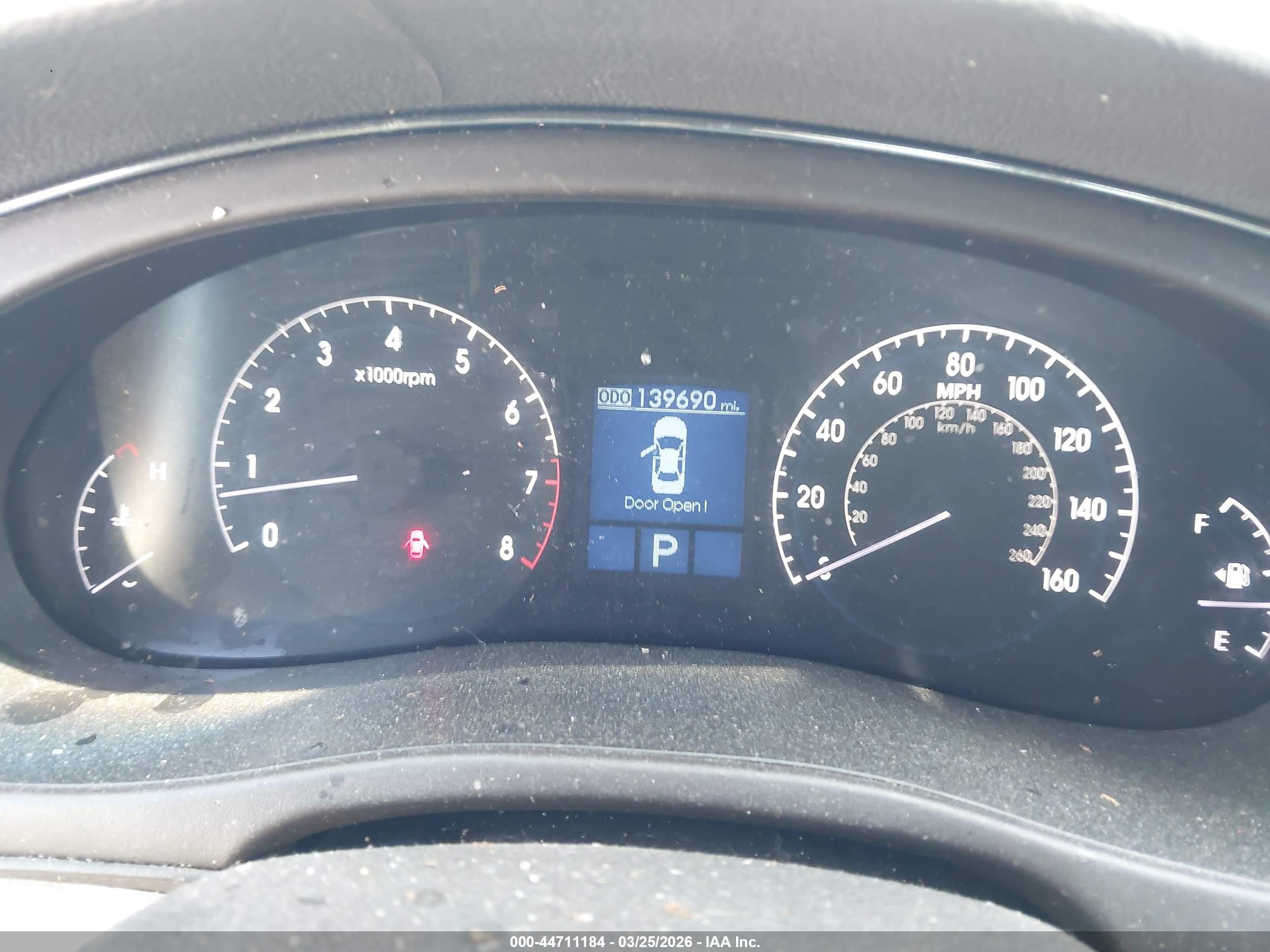 HYUNDAI GENESIS image 7