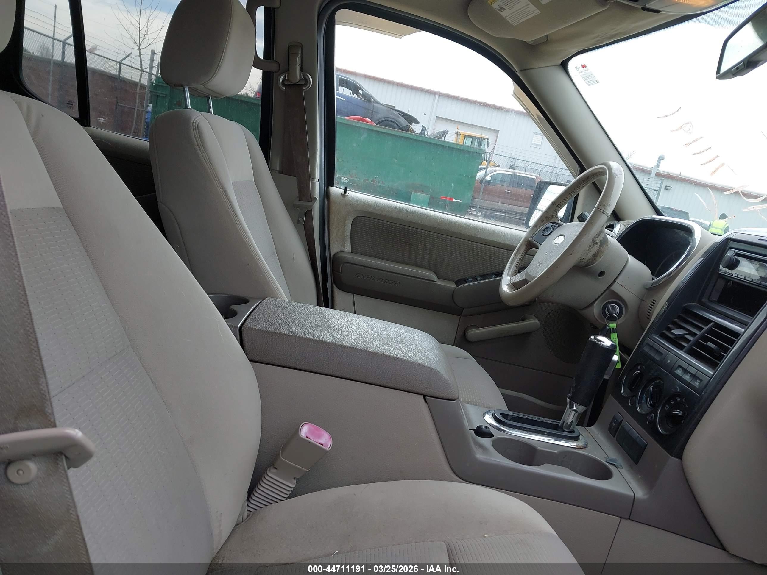 FORD EXPLORER image 5