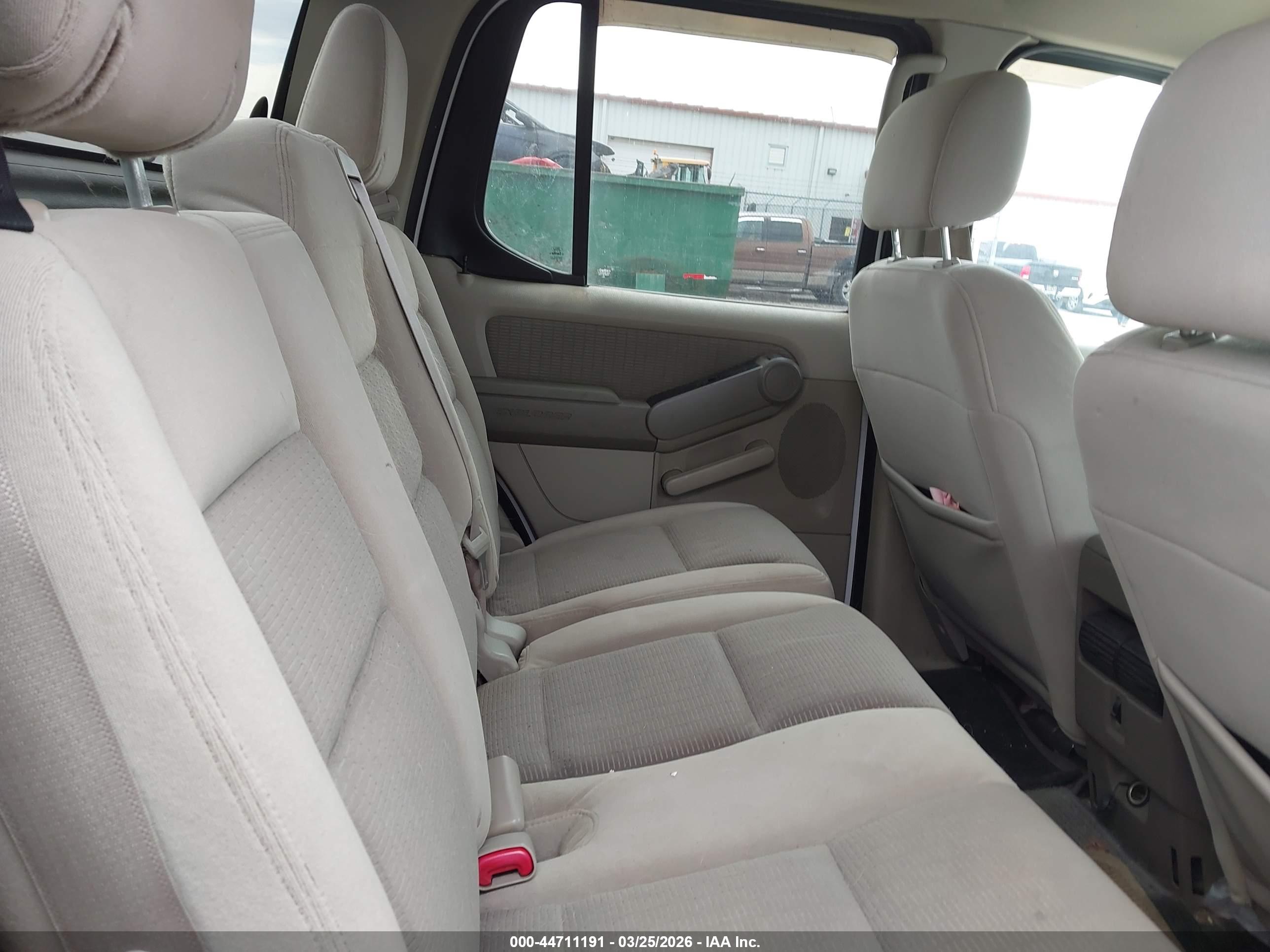FORD EXPLORER image 8