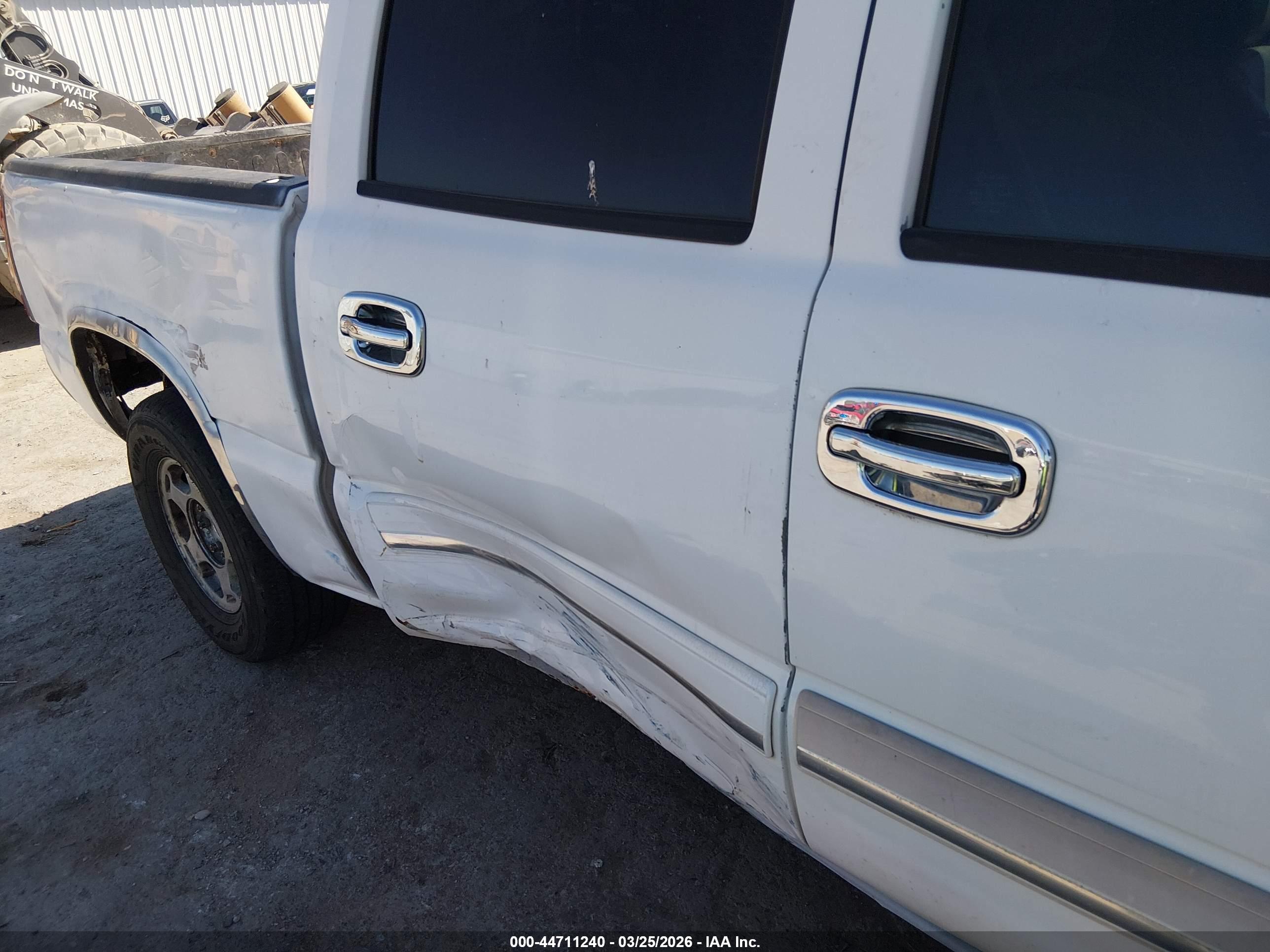 CHEVROLET SILVERADO image 6