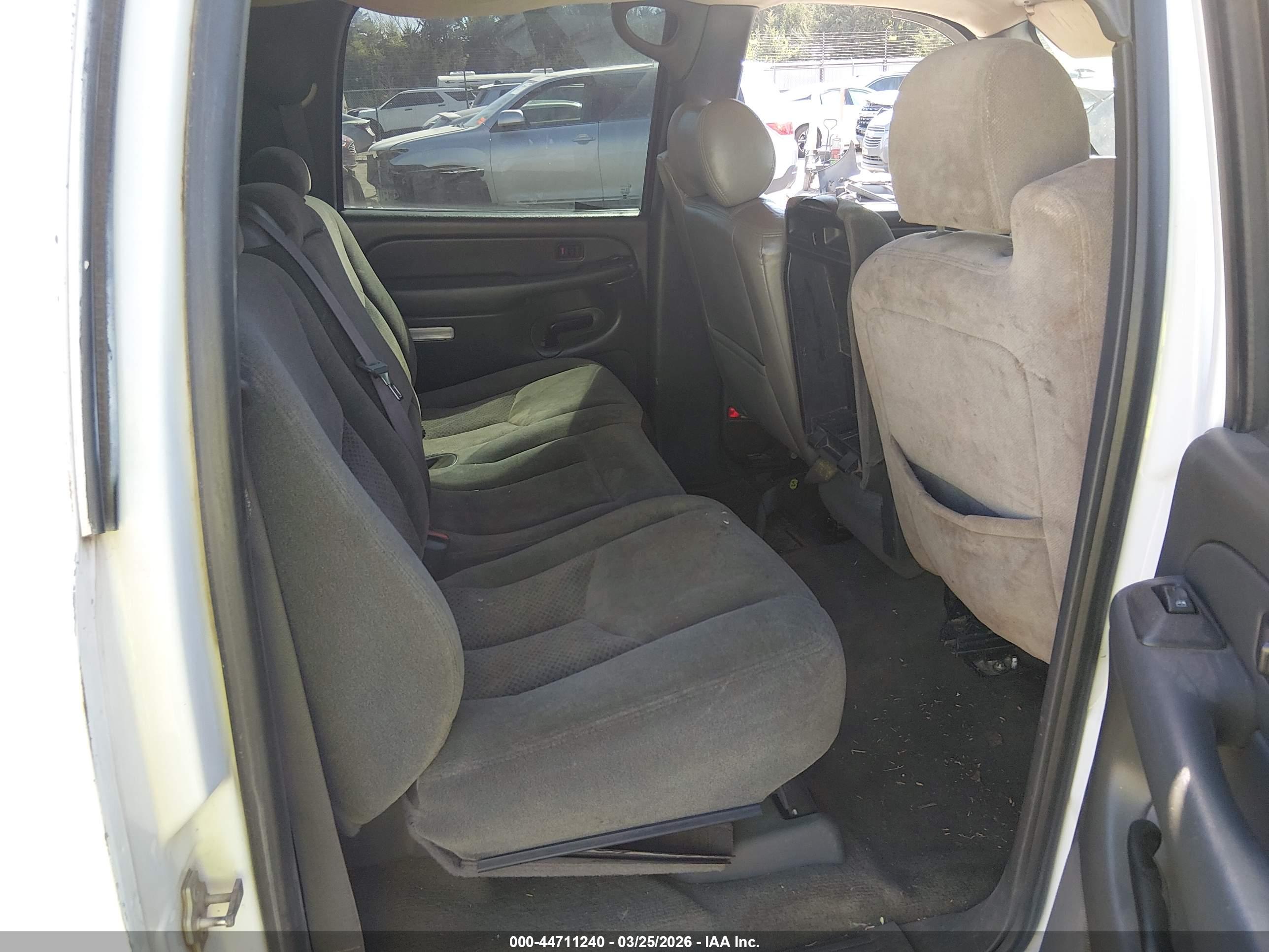 CHEVROLET SILVERADO image 8