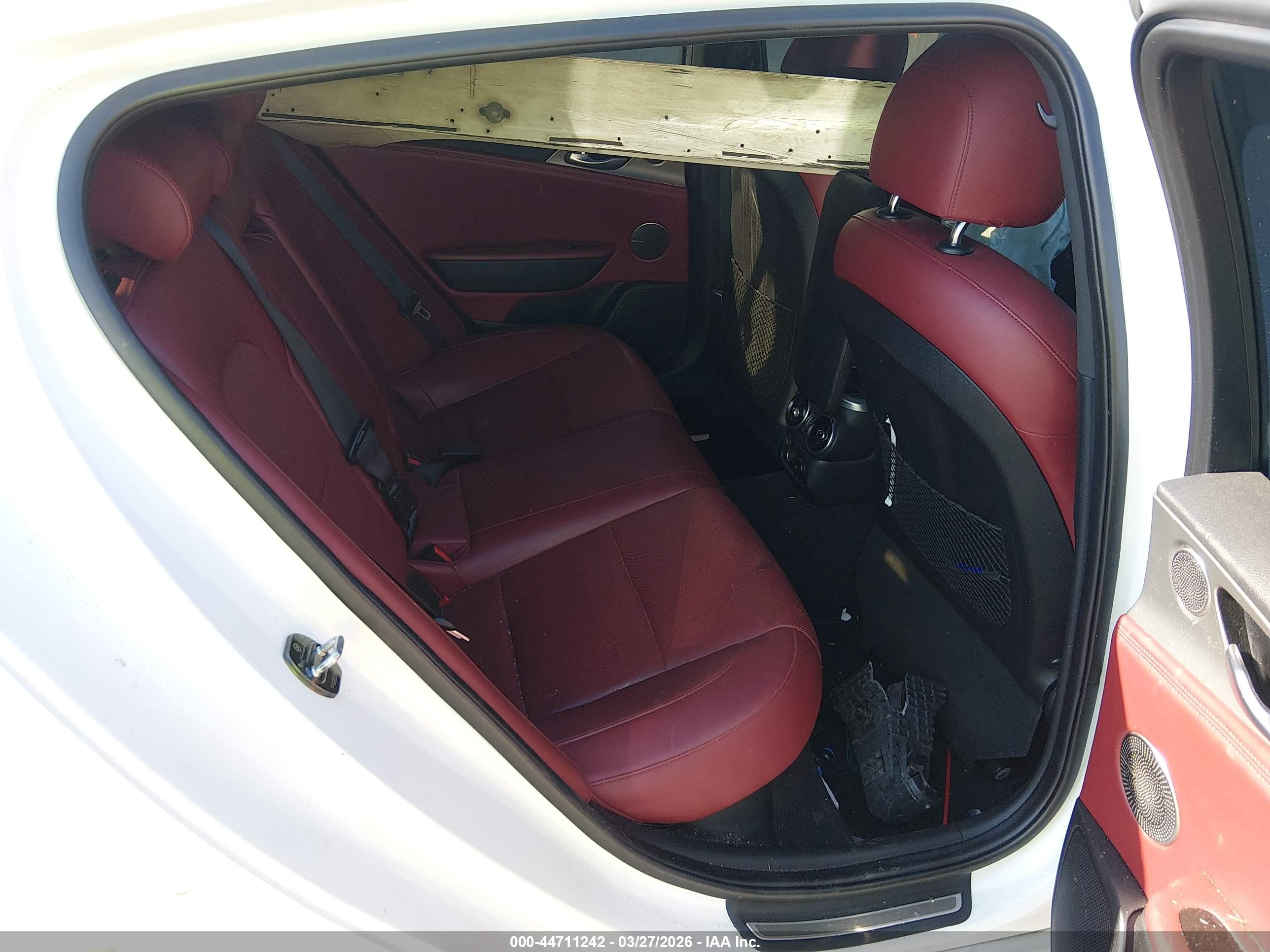 KIA STINGER image 8