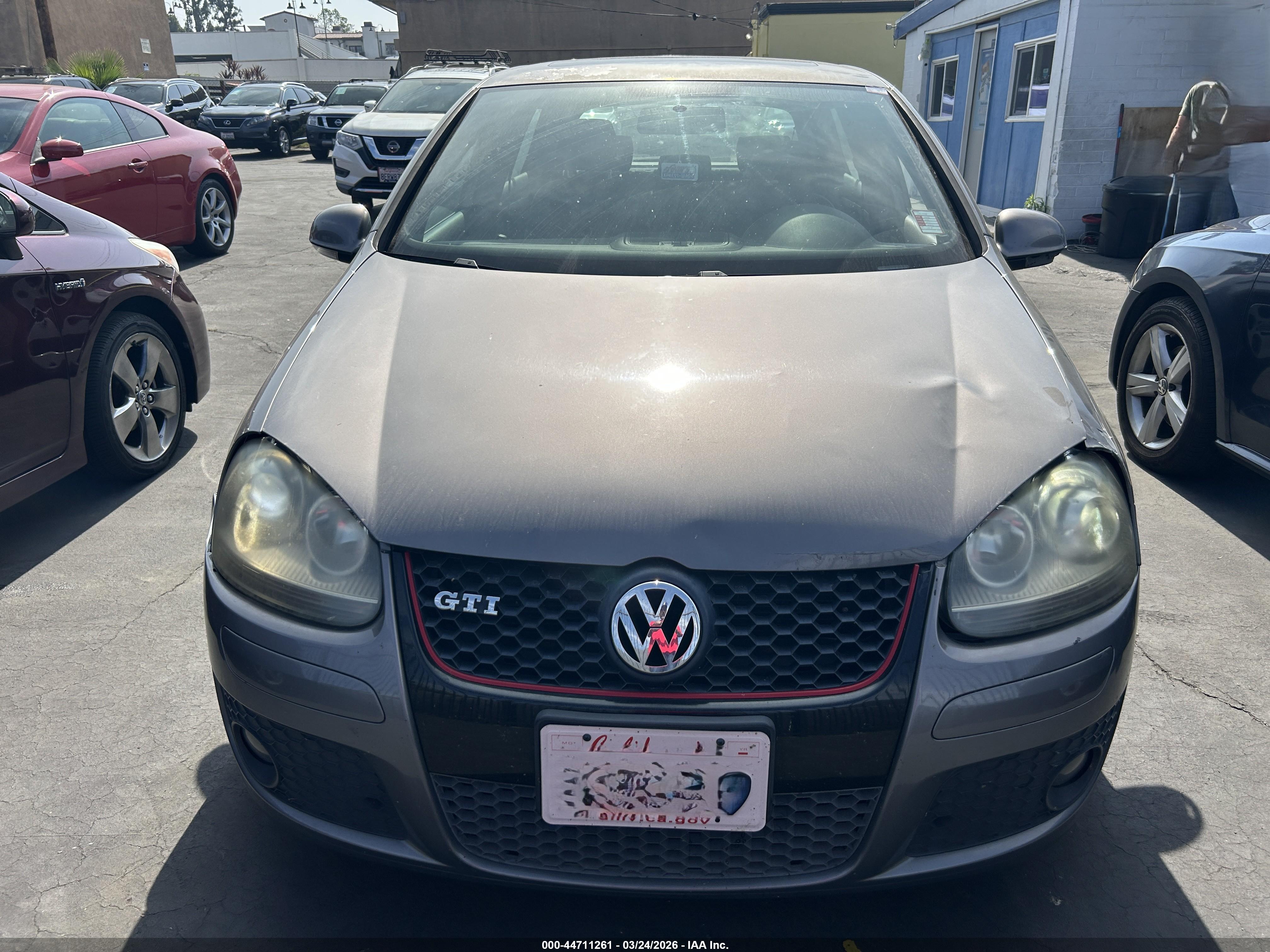 VOLKSWAGEN GTI image 6