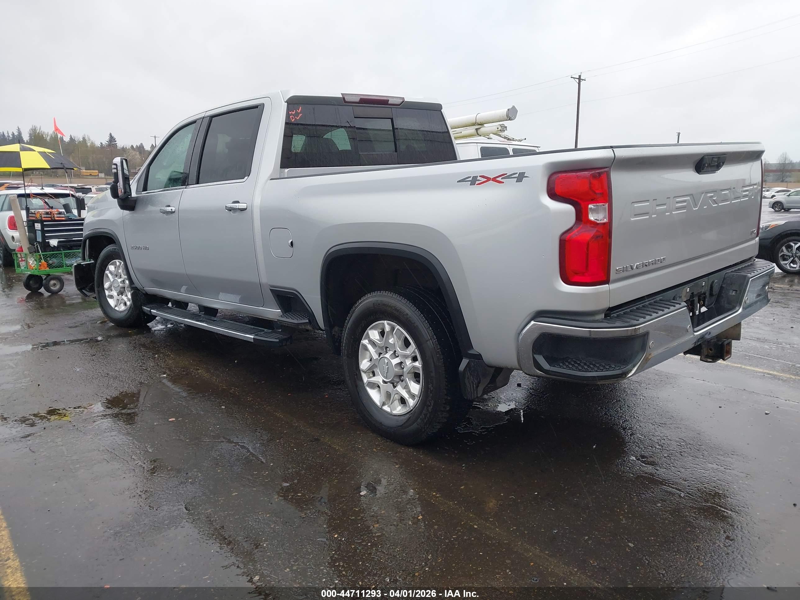 CHEVROLET SILVERADO image 3