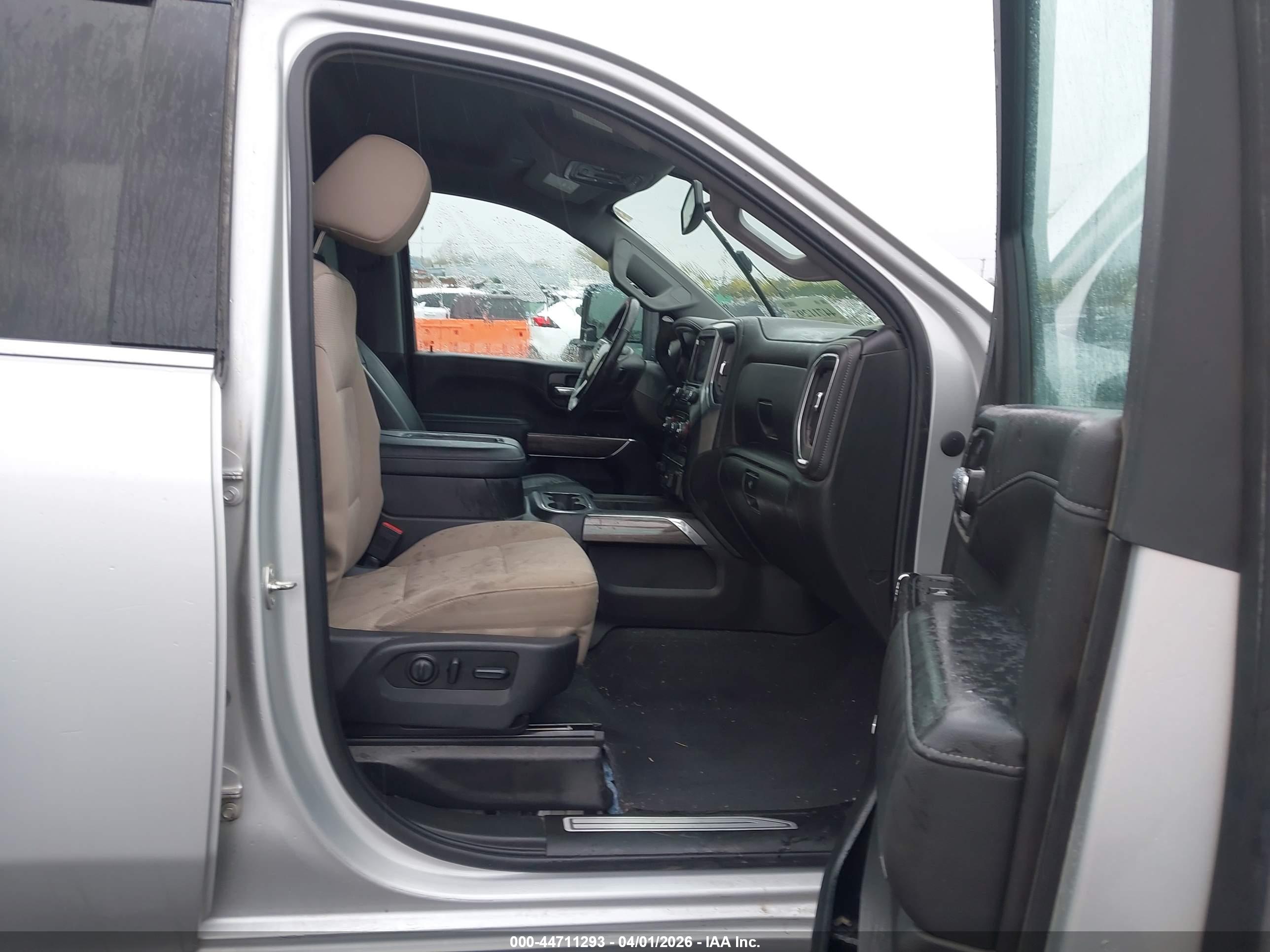 CHEVROLET SILVERADO image 5