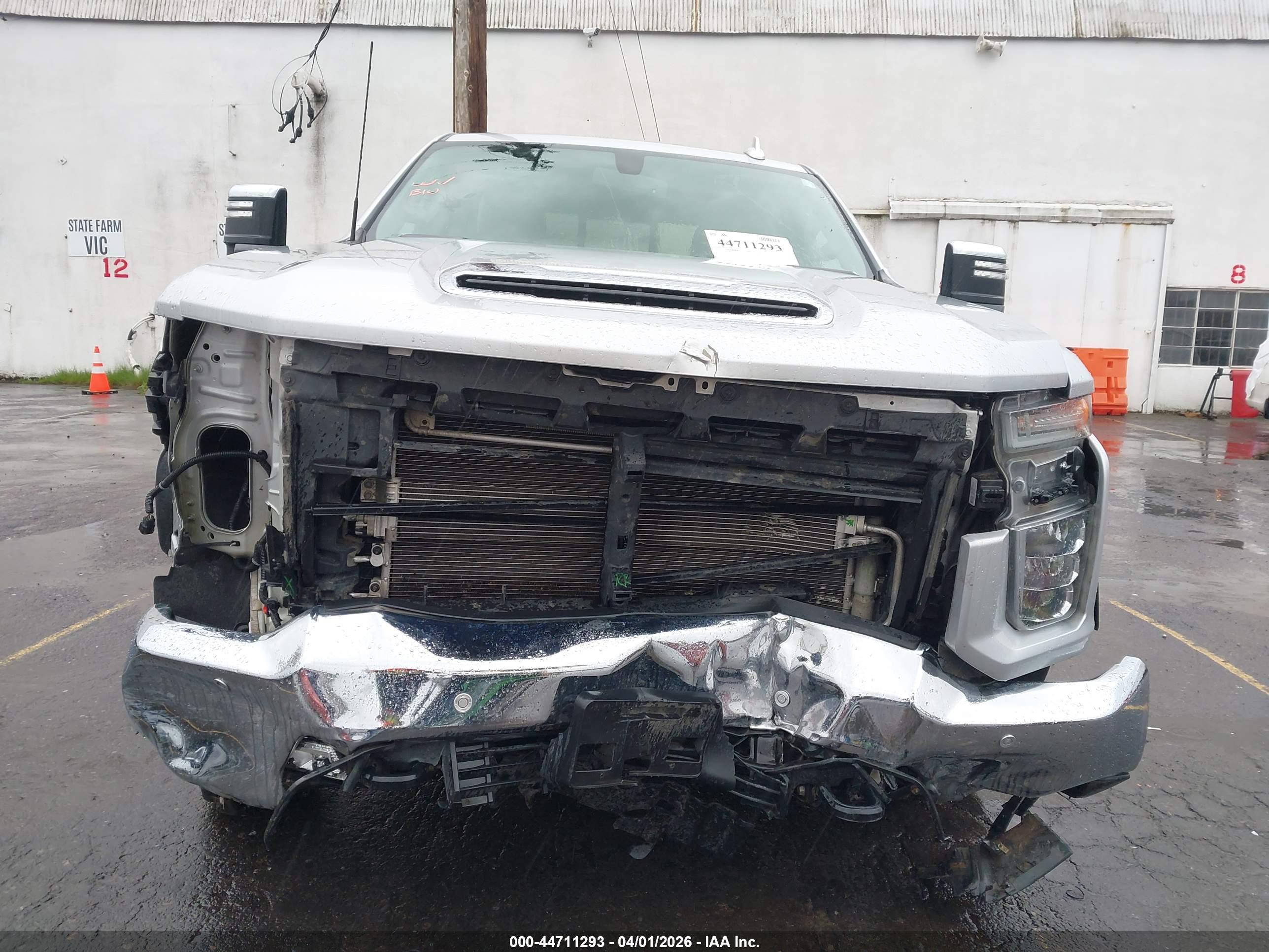 CHEVROLET SILVERADO image 6