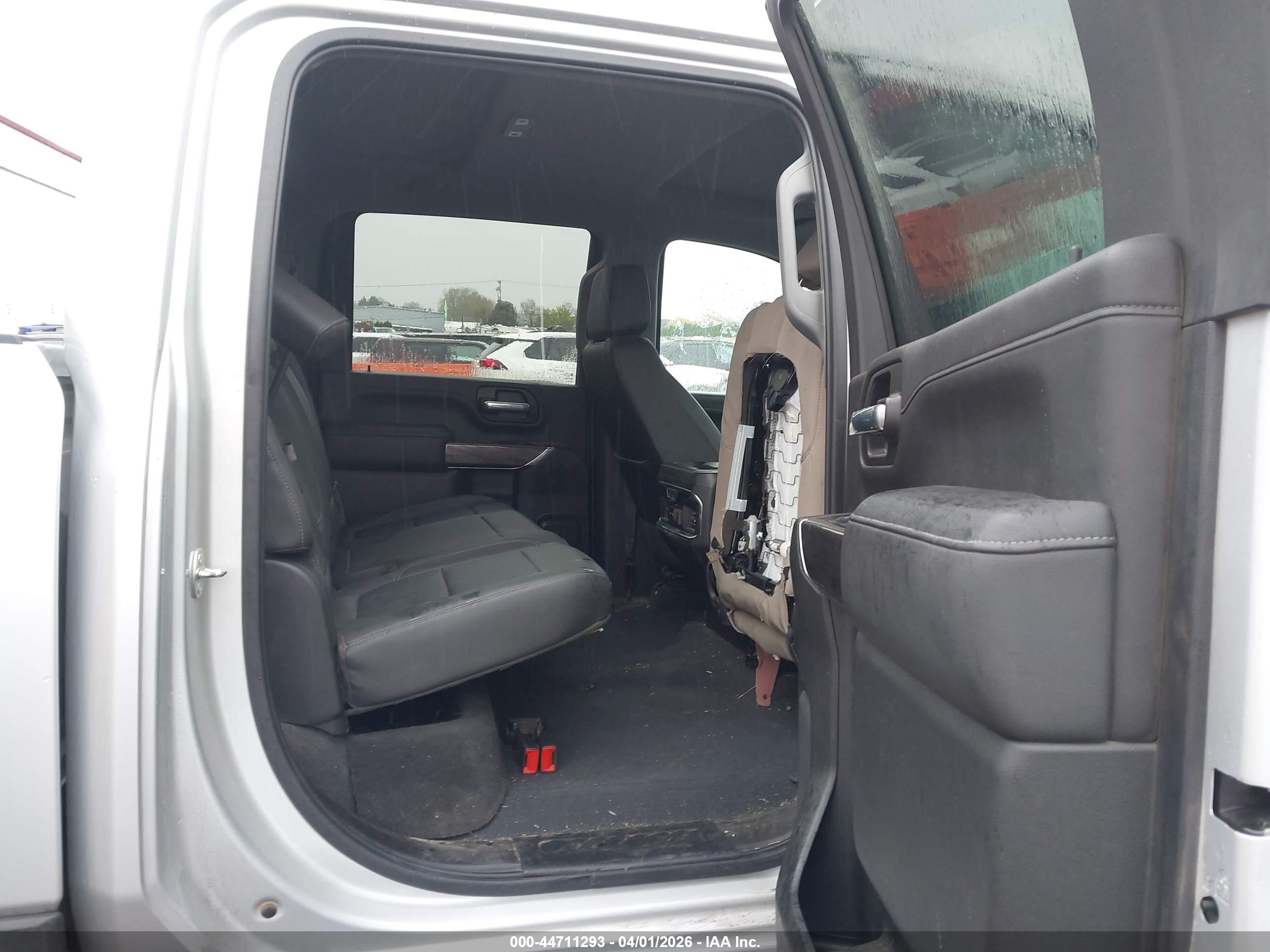 CHEVROLET SILVERADO image 8