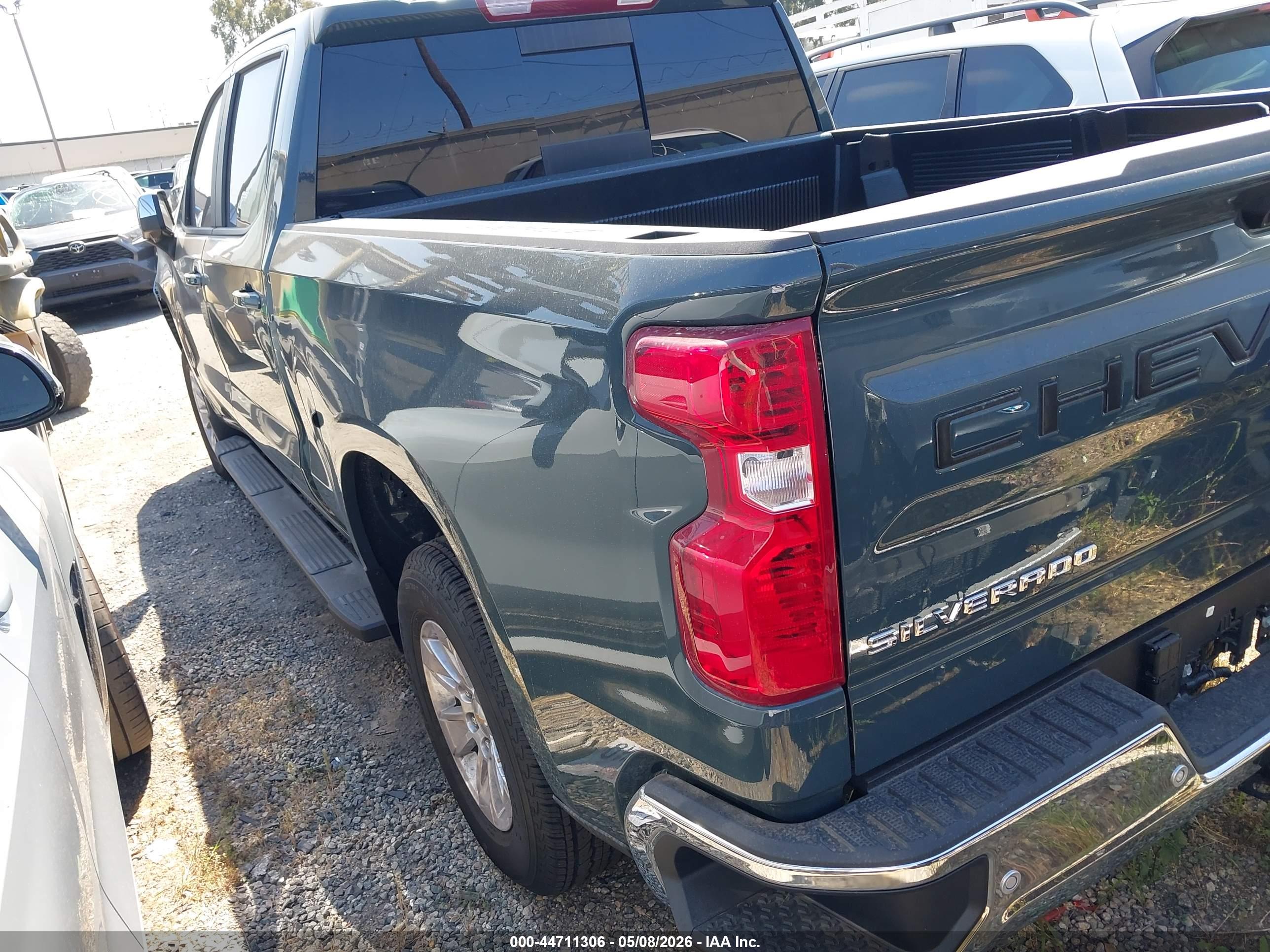CHEVROLET SILVERADO image 3