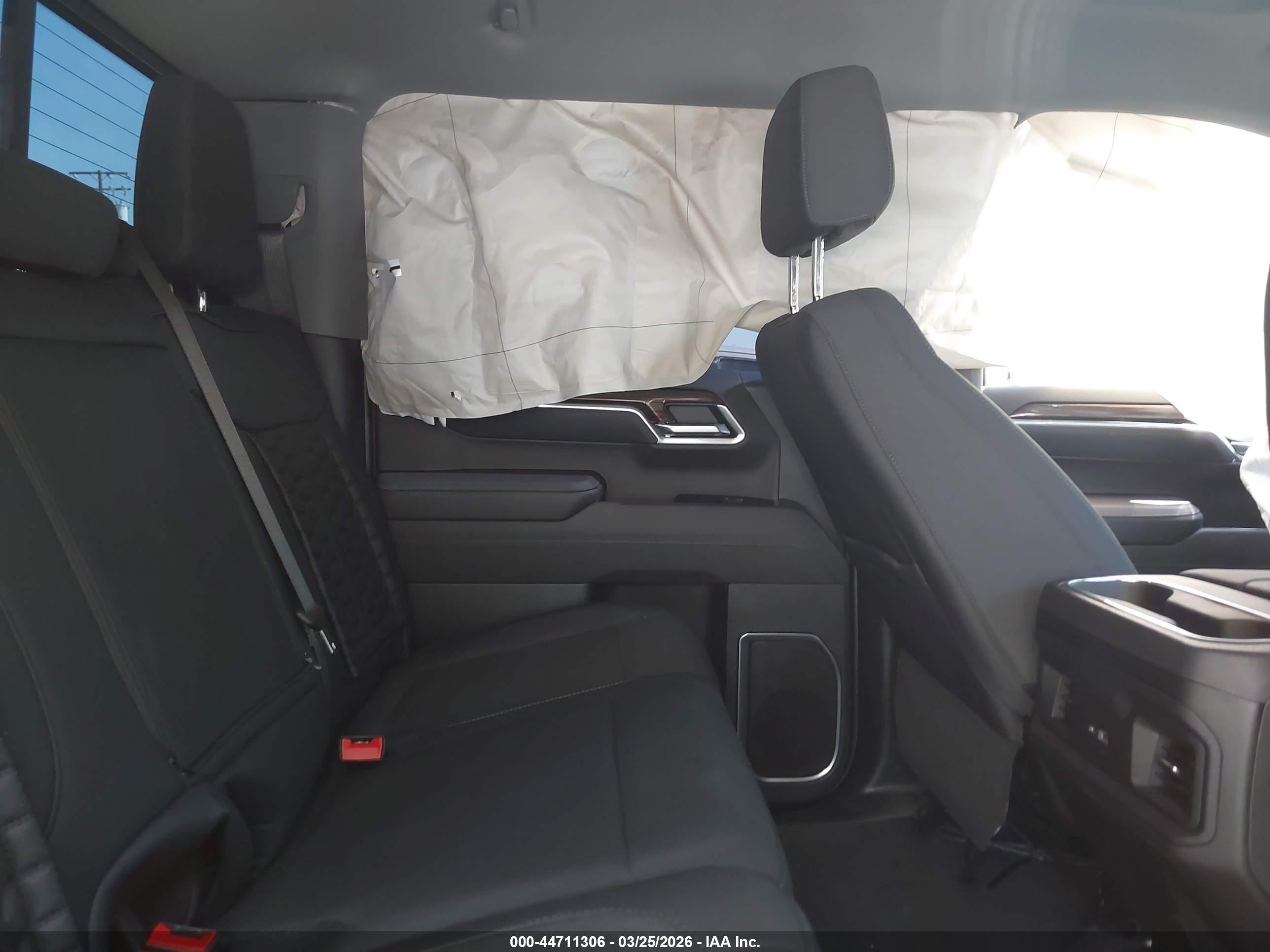 CHEVROLET SILVERADO image 8