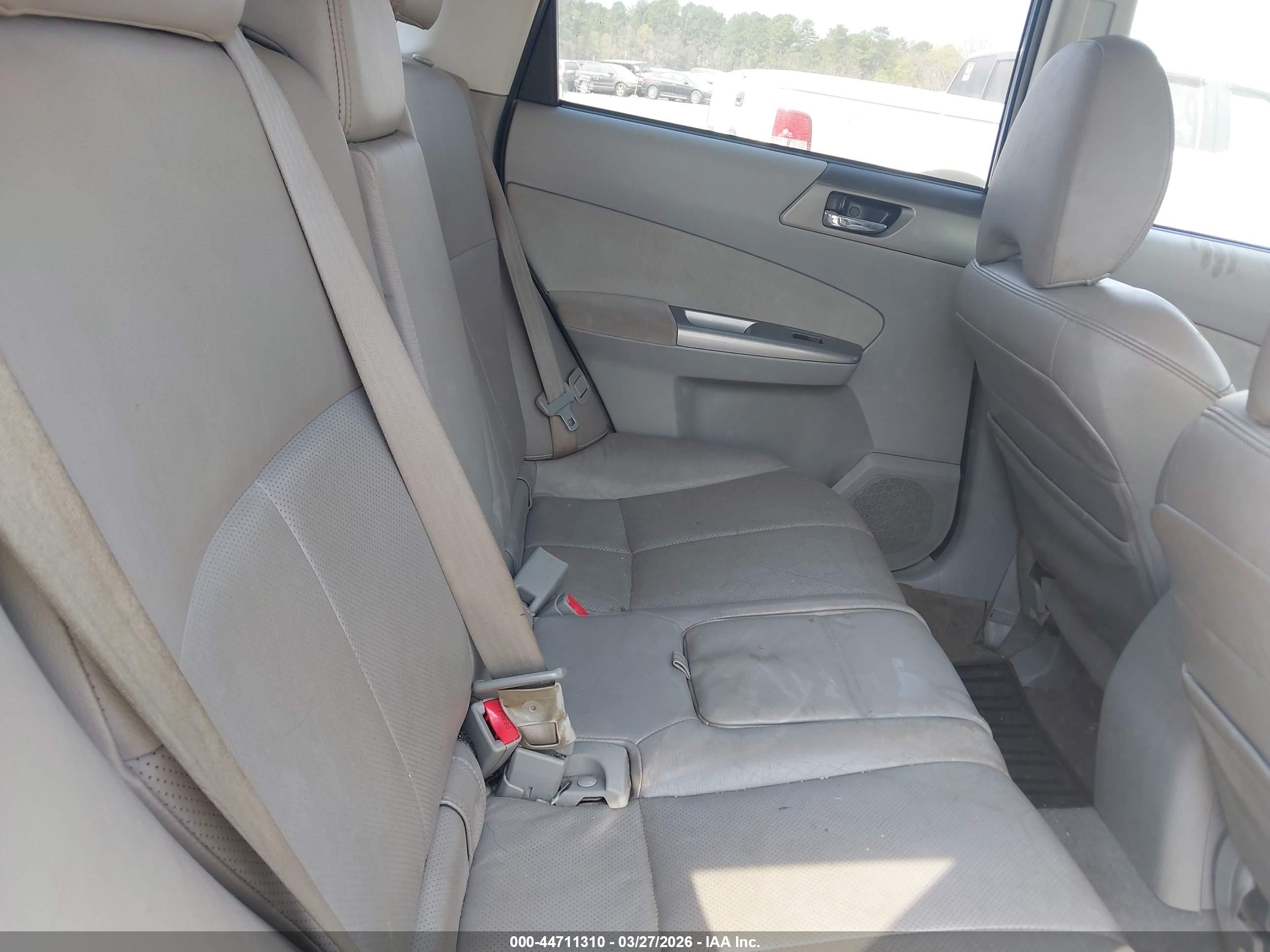 SUBARU FORESTER image 8