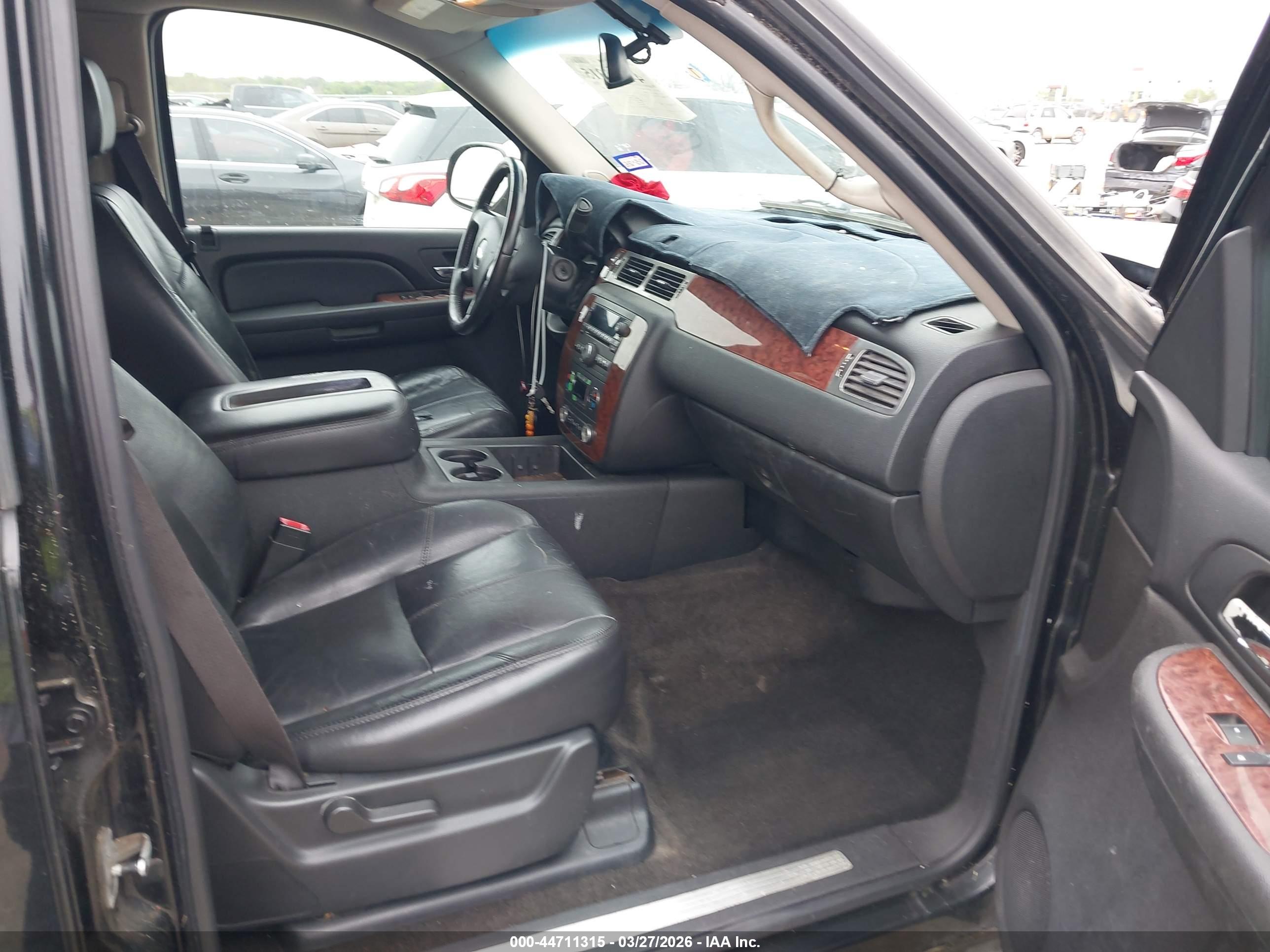 CHEVROLET TAHOE image 5