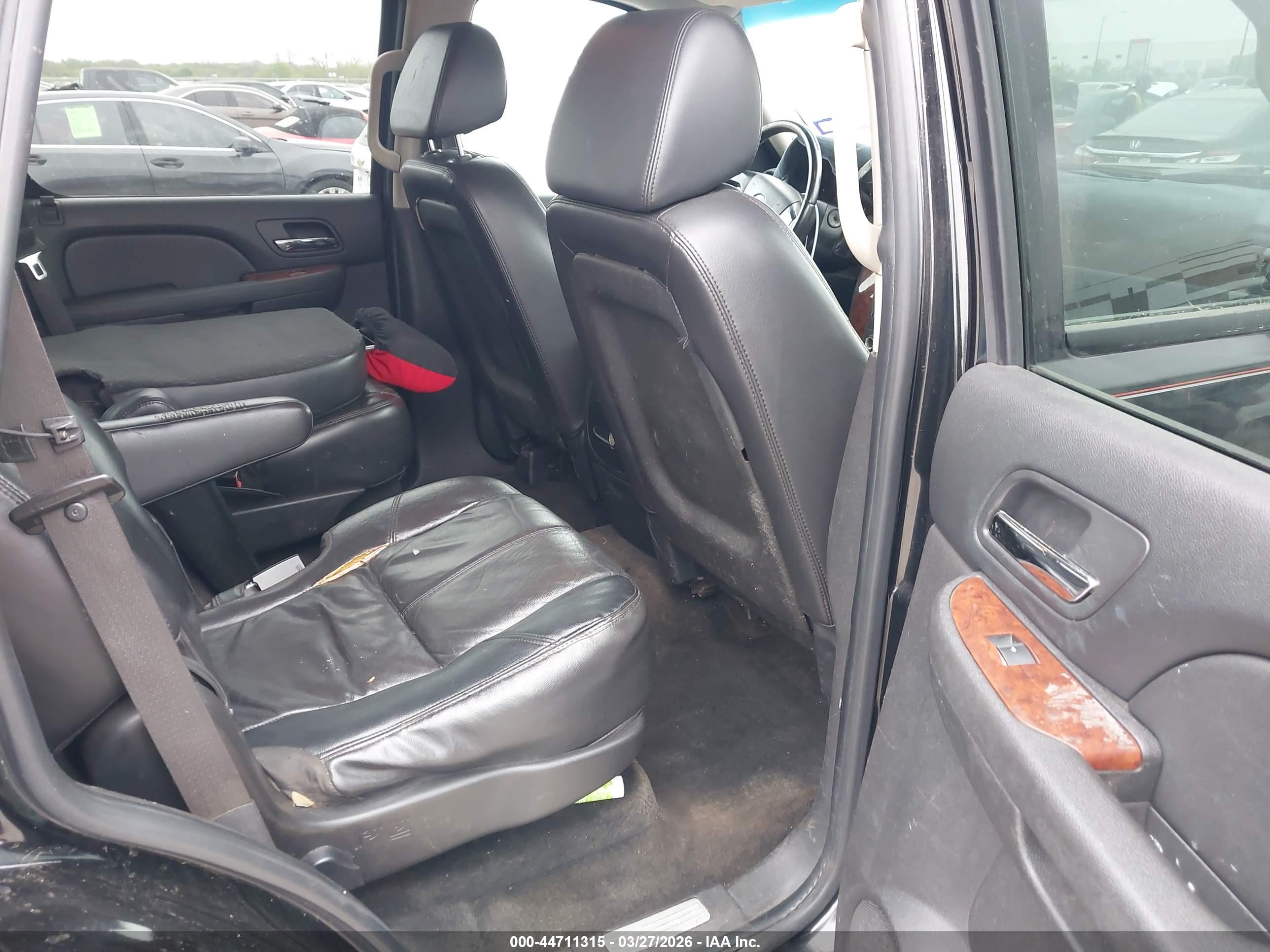 CHEVROLET TAHOE image 8