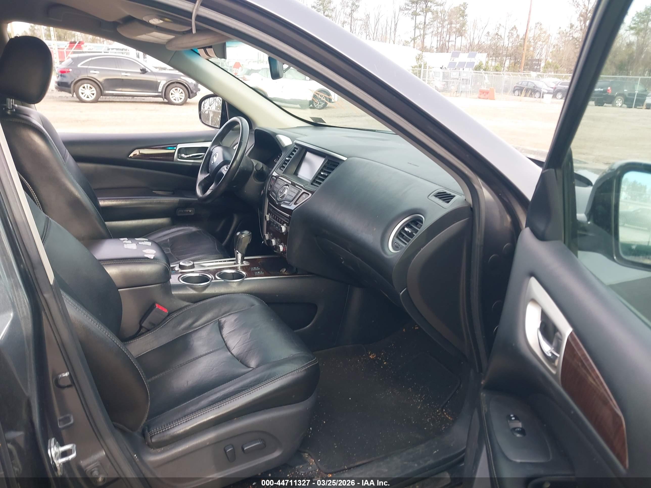 NISSAN PATHFINDER image 5