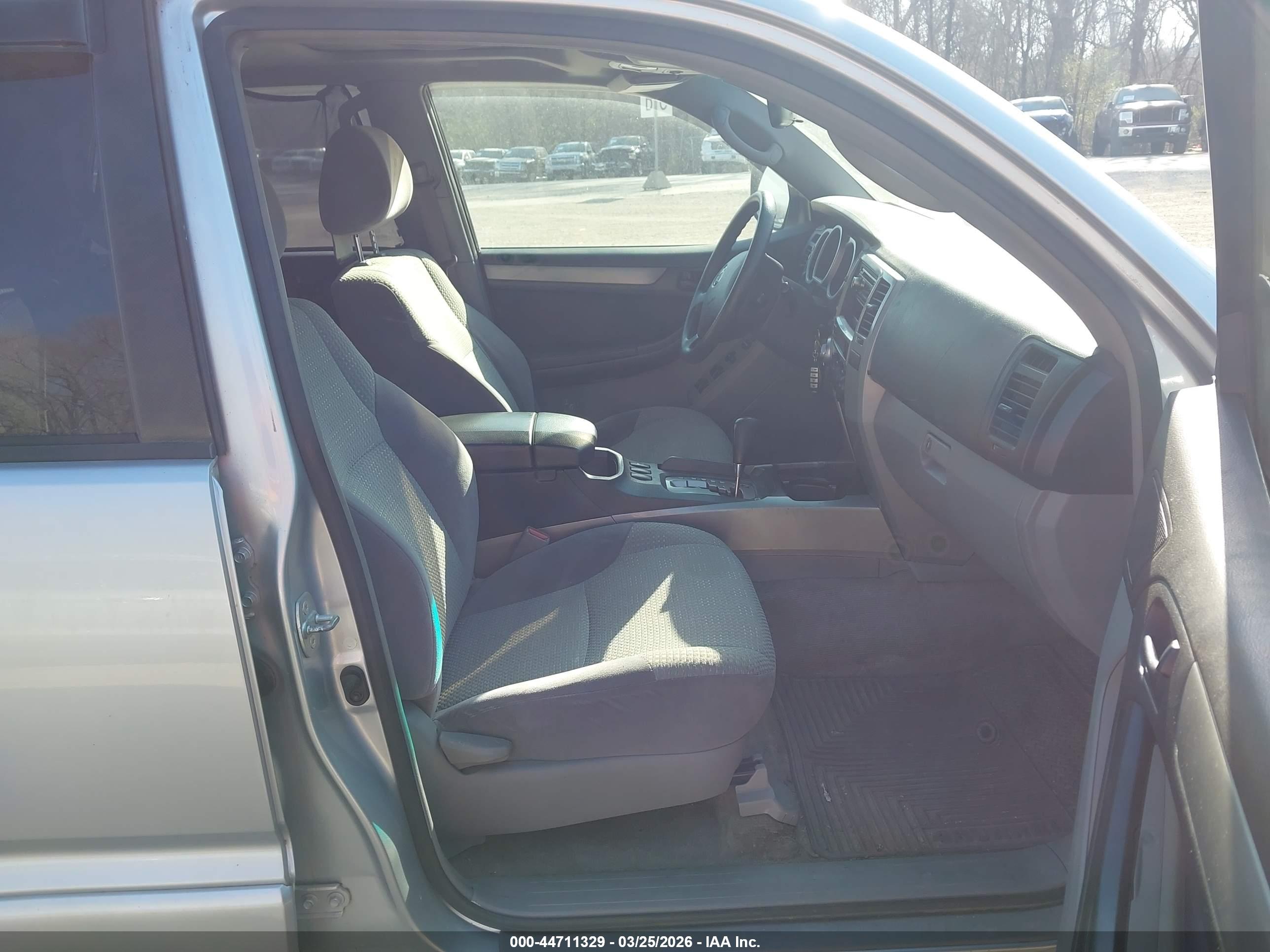 TOYOTA 4RUNNER image 5