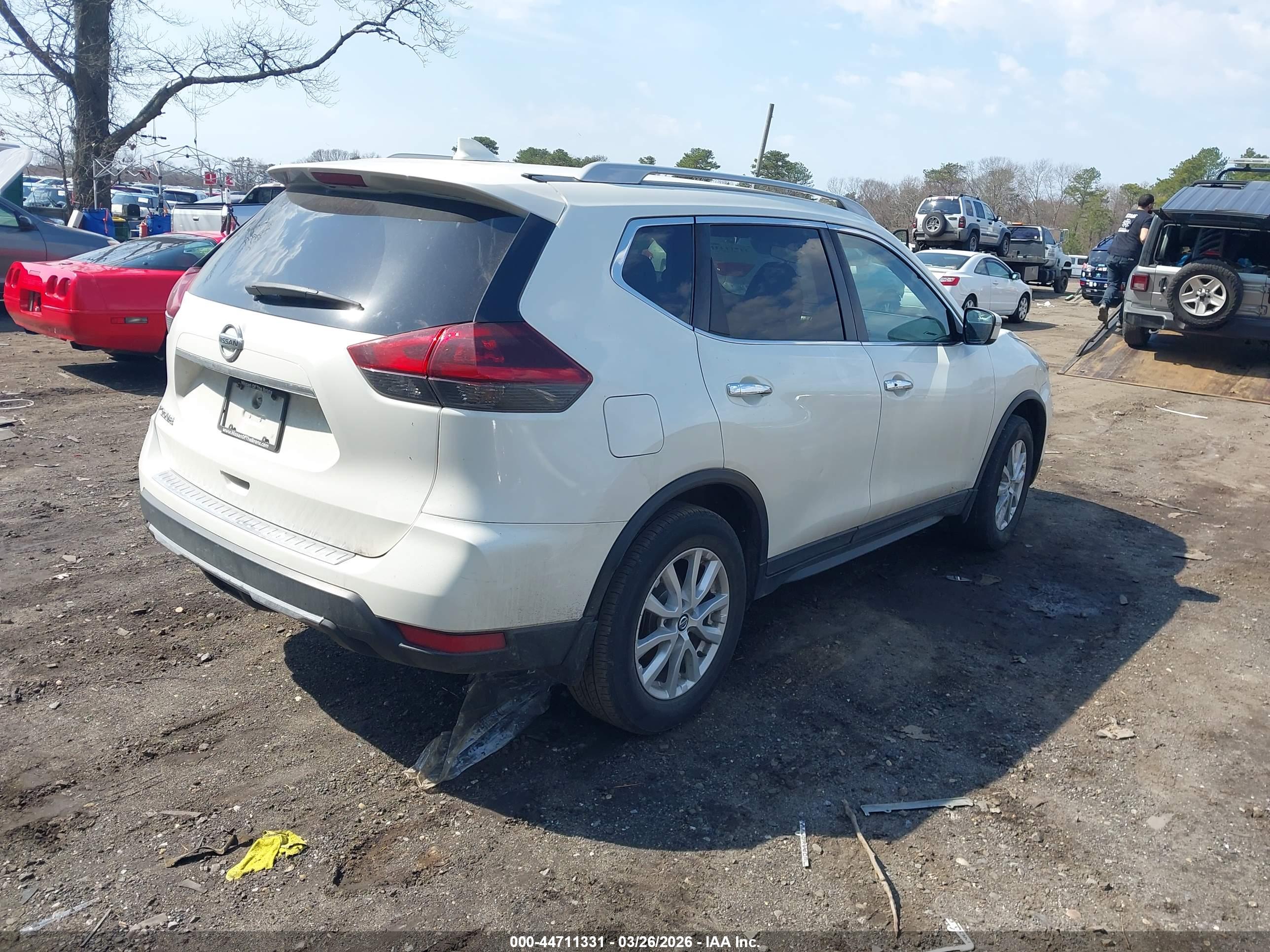 NISSAN ROGUE image 4