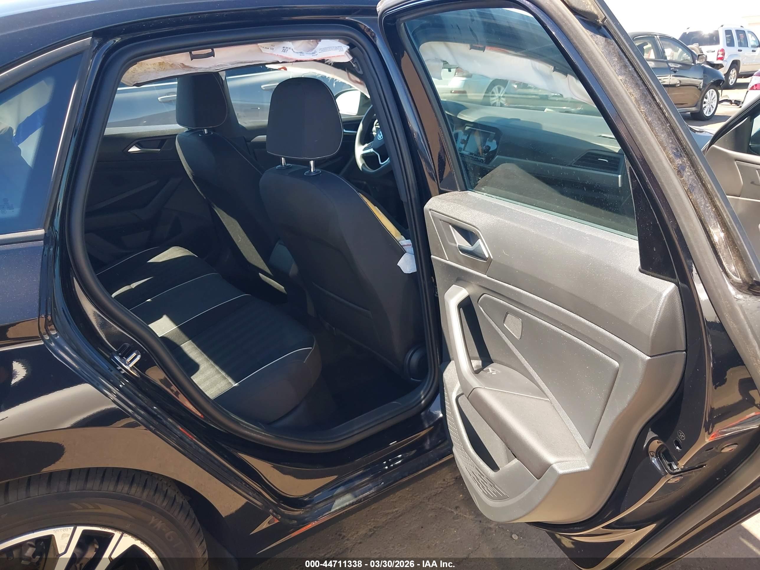 VOLKSWAGEN JETTA image 8