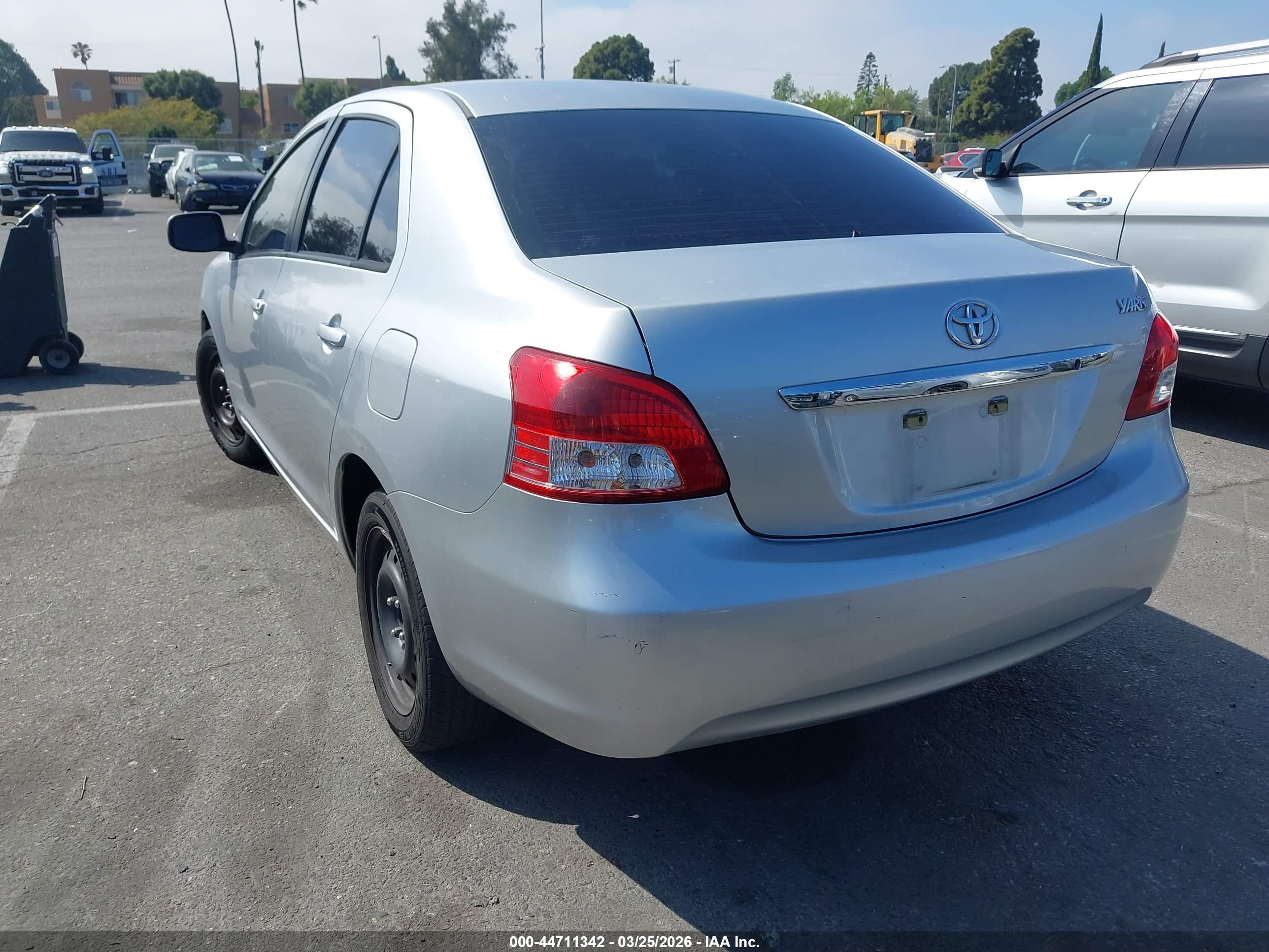 TOYOTA YARIS image 3