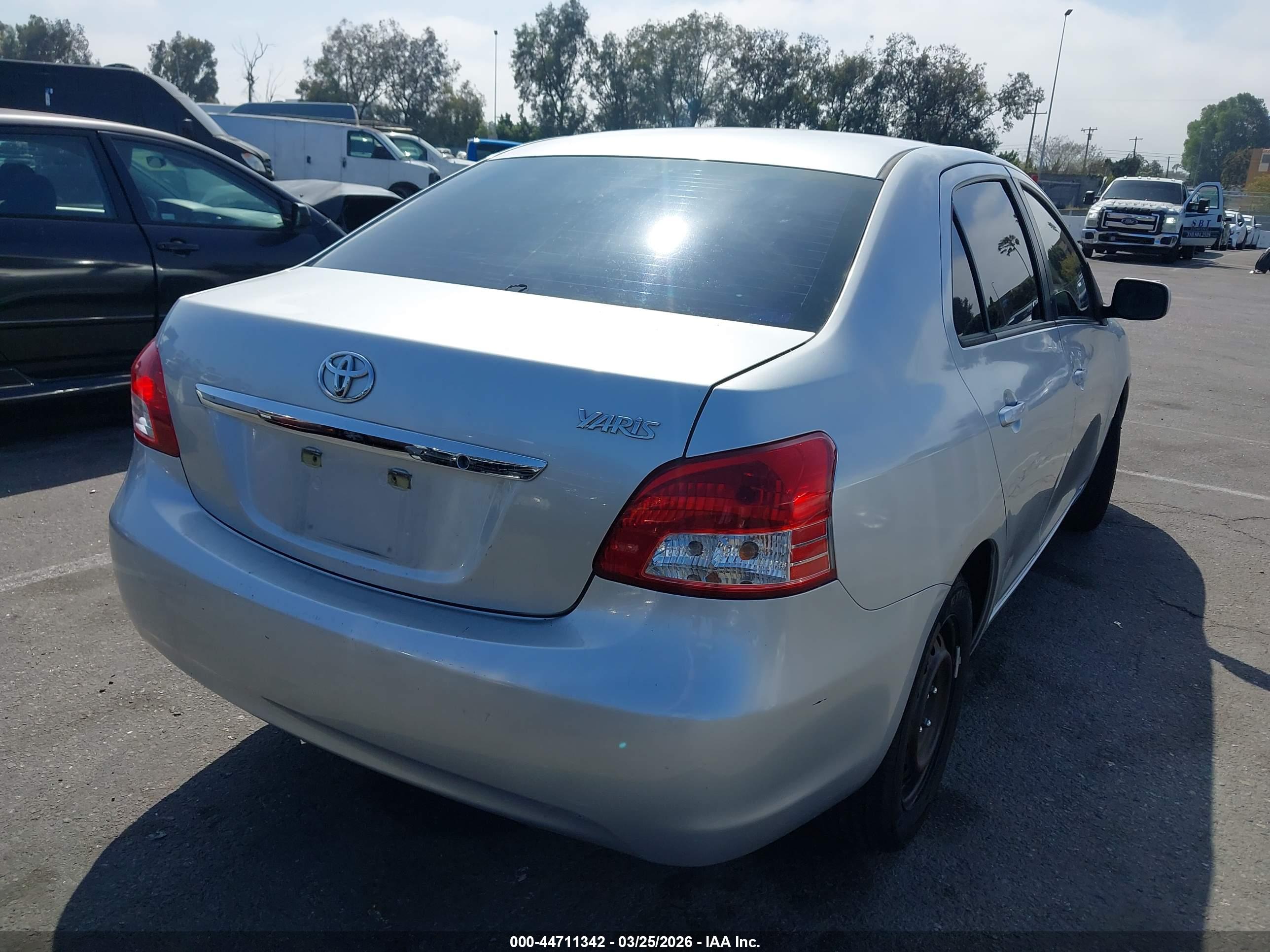TOYOTA YARIS image 4