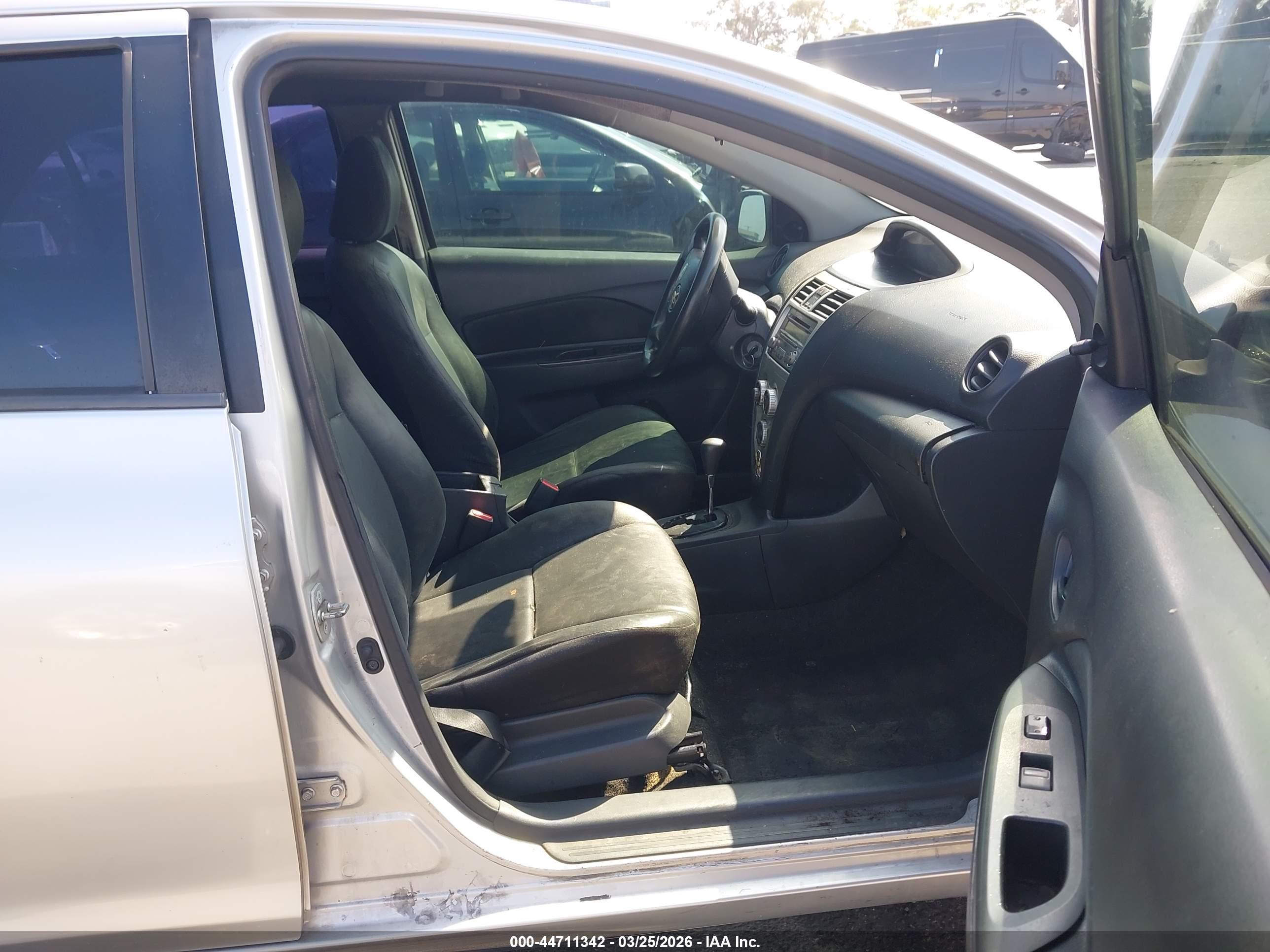 TOYOTA YARIS image 5