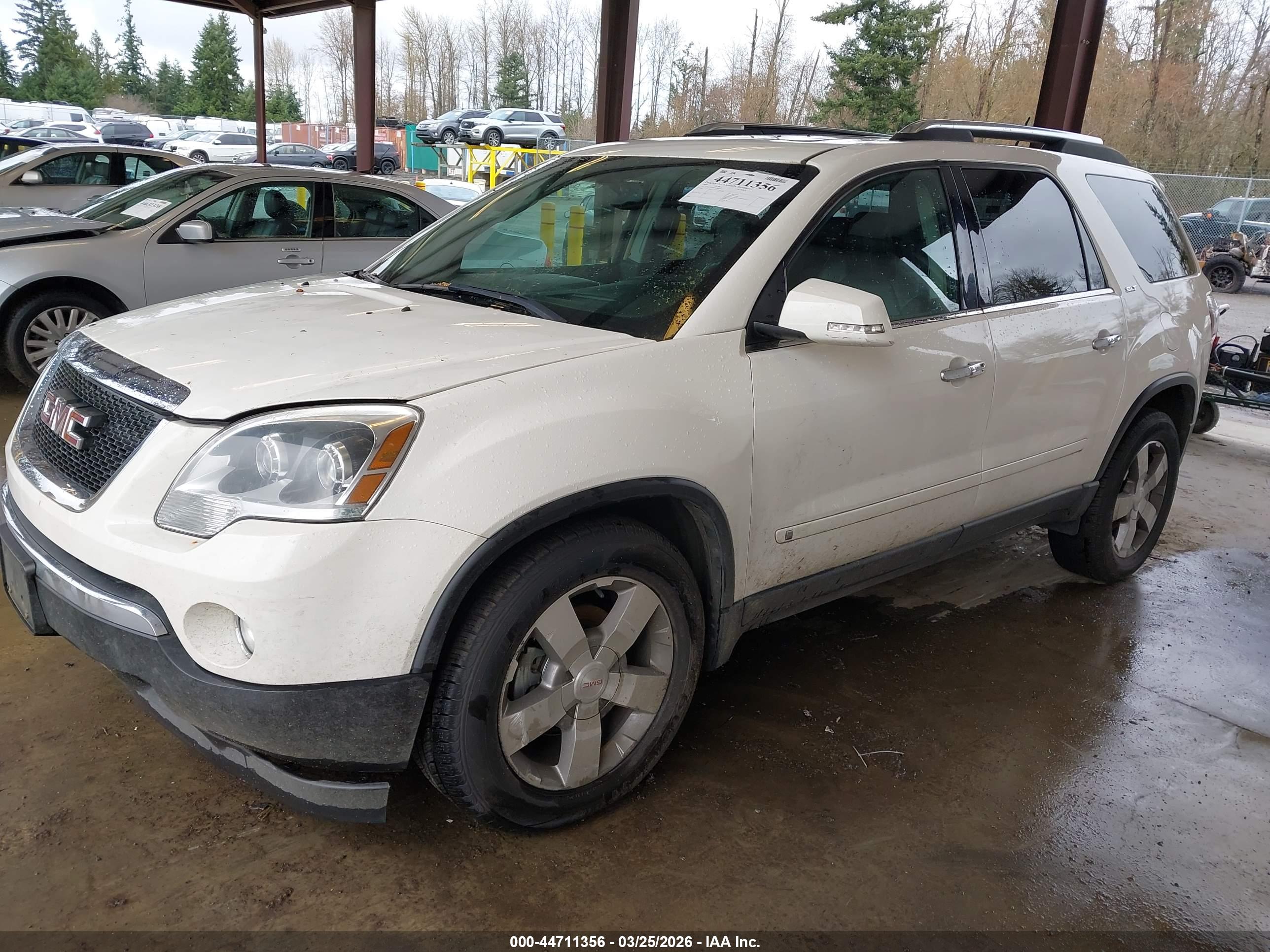 GMC ACADIA image 2