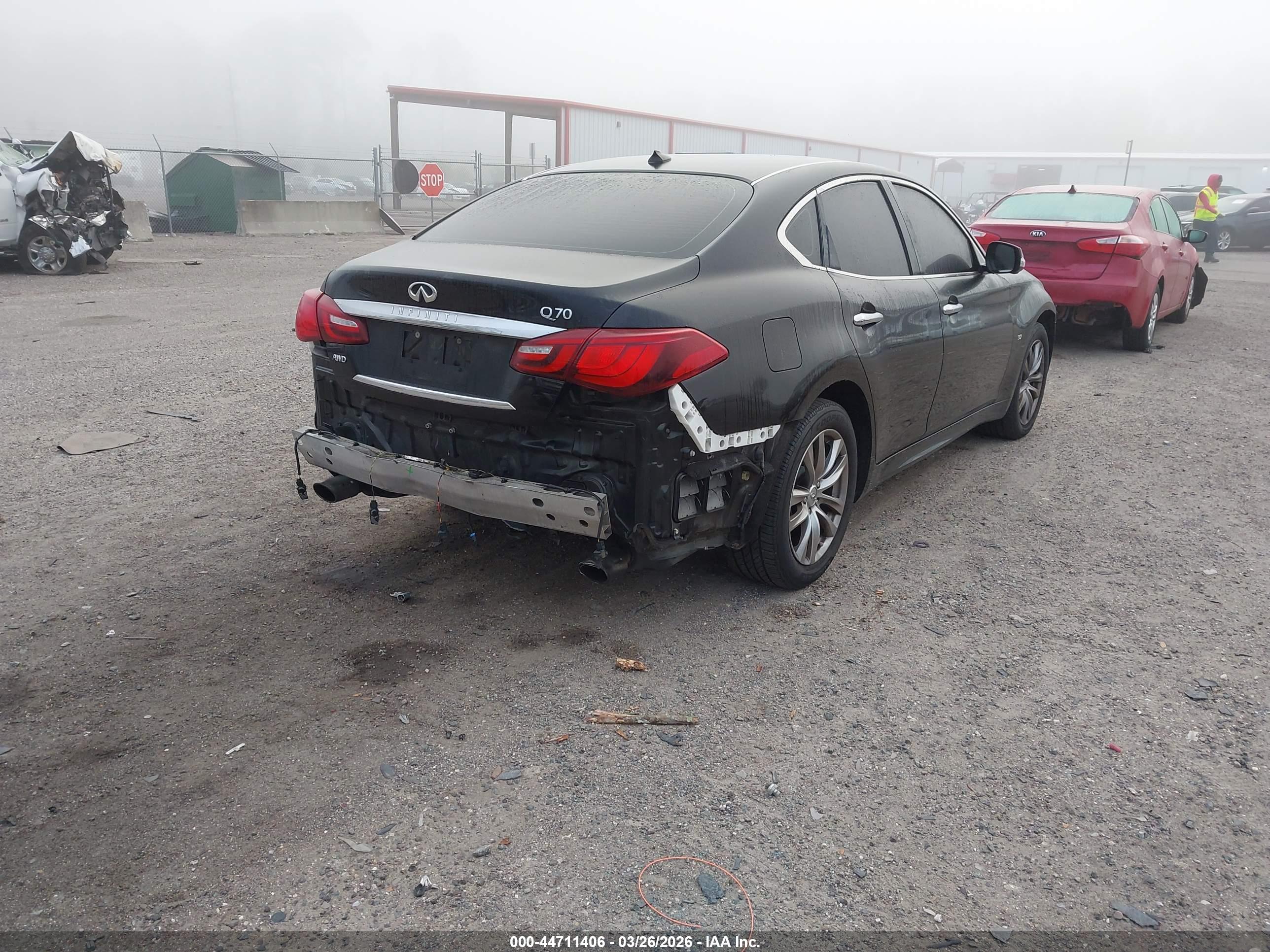 INFINITI Q70 image 4