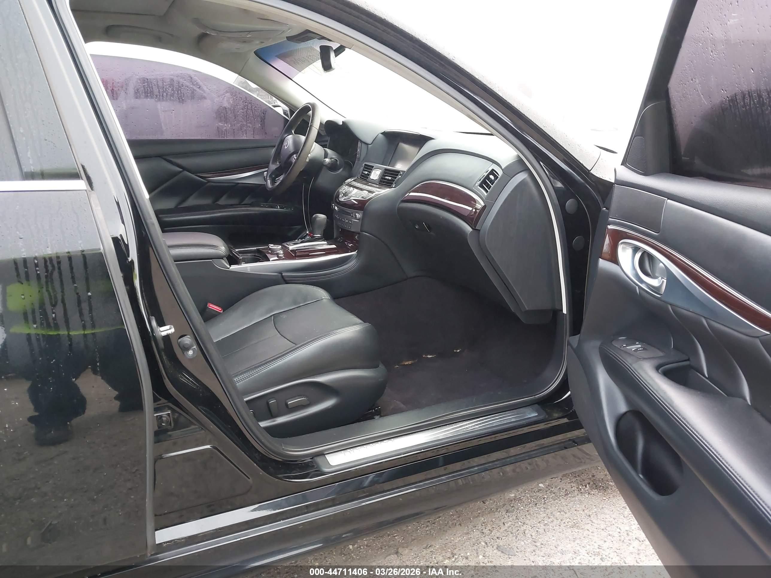 INFINITI Q70 image 5
