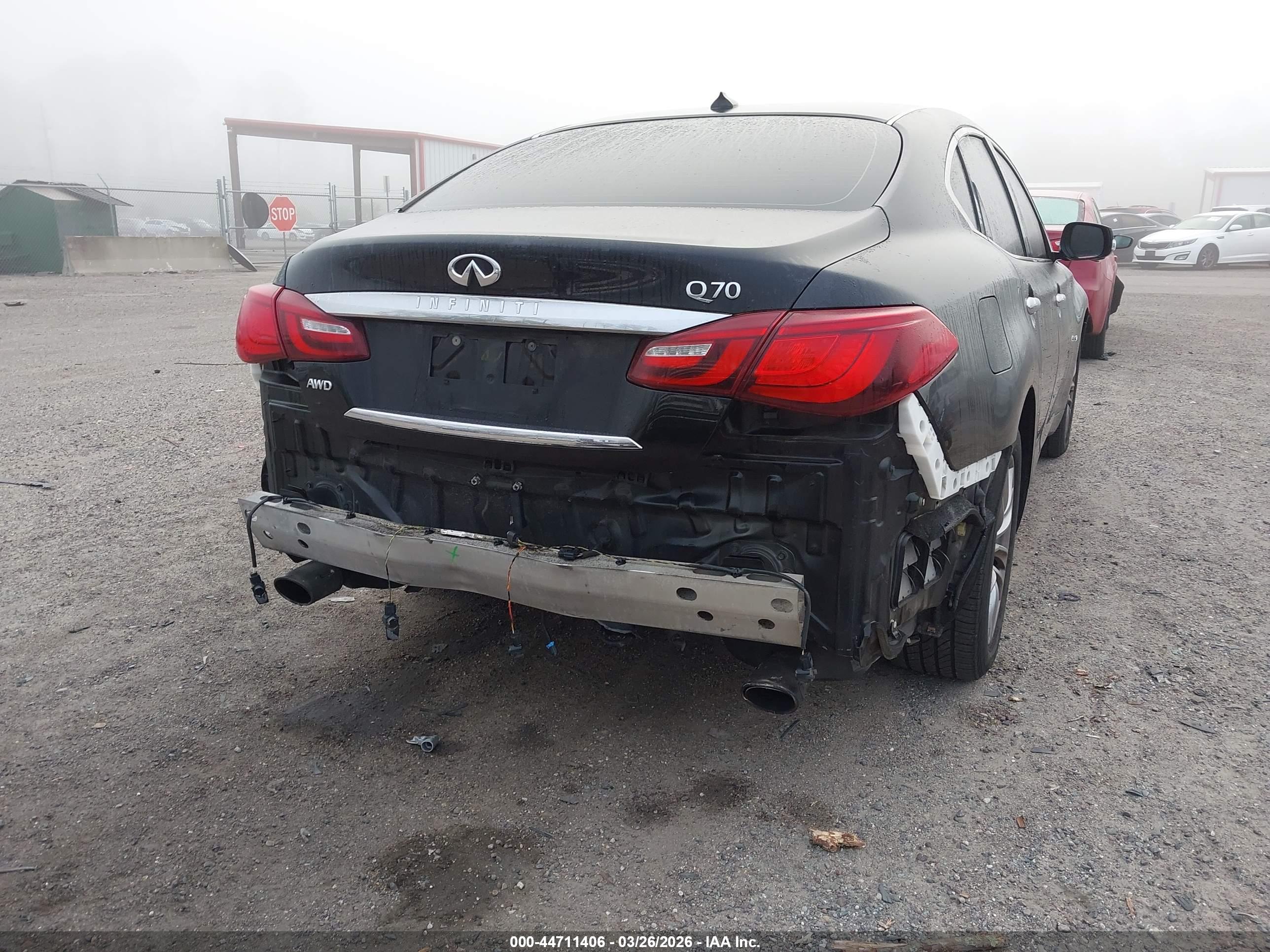 INFINITI Q70 image 6
