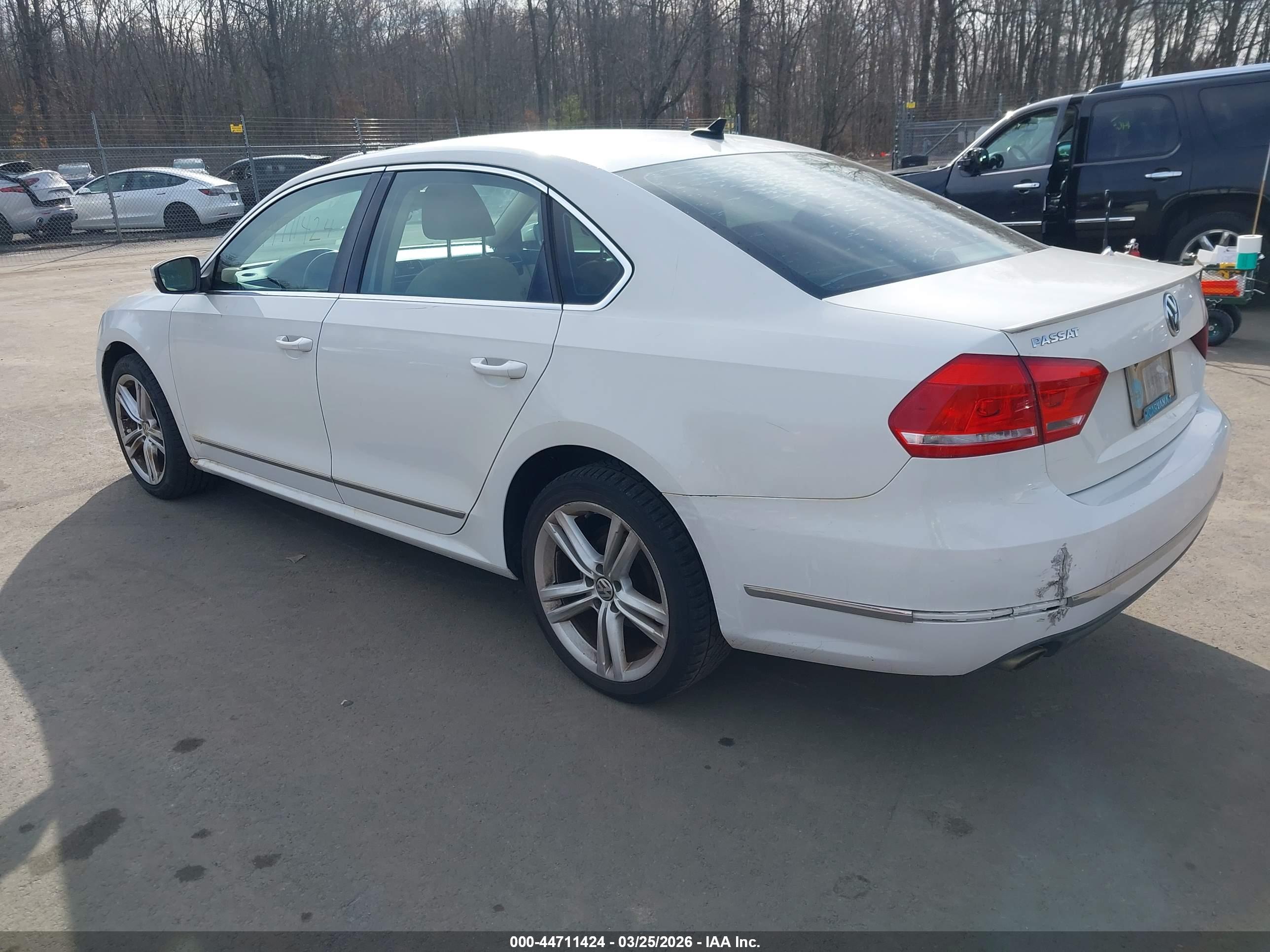 VOLKSWAGEN PASSAT image 3