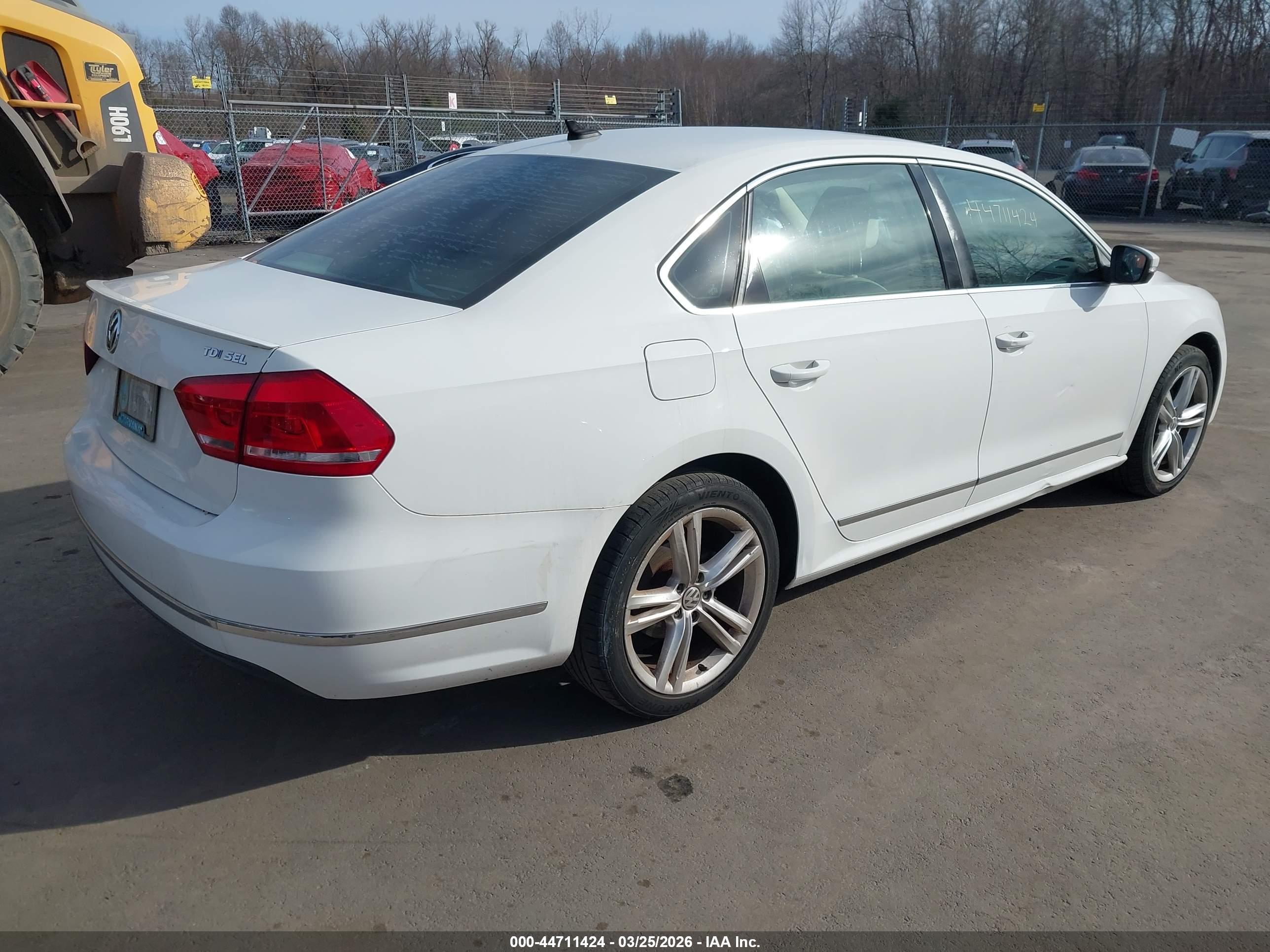 VOLKSWAGEN PASSAT image 4