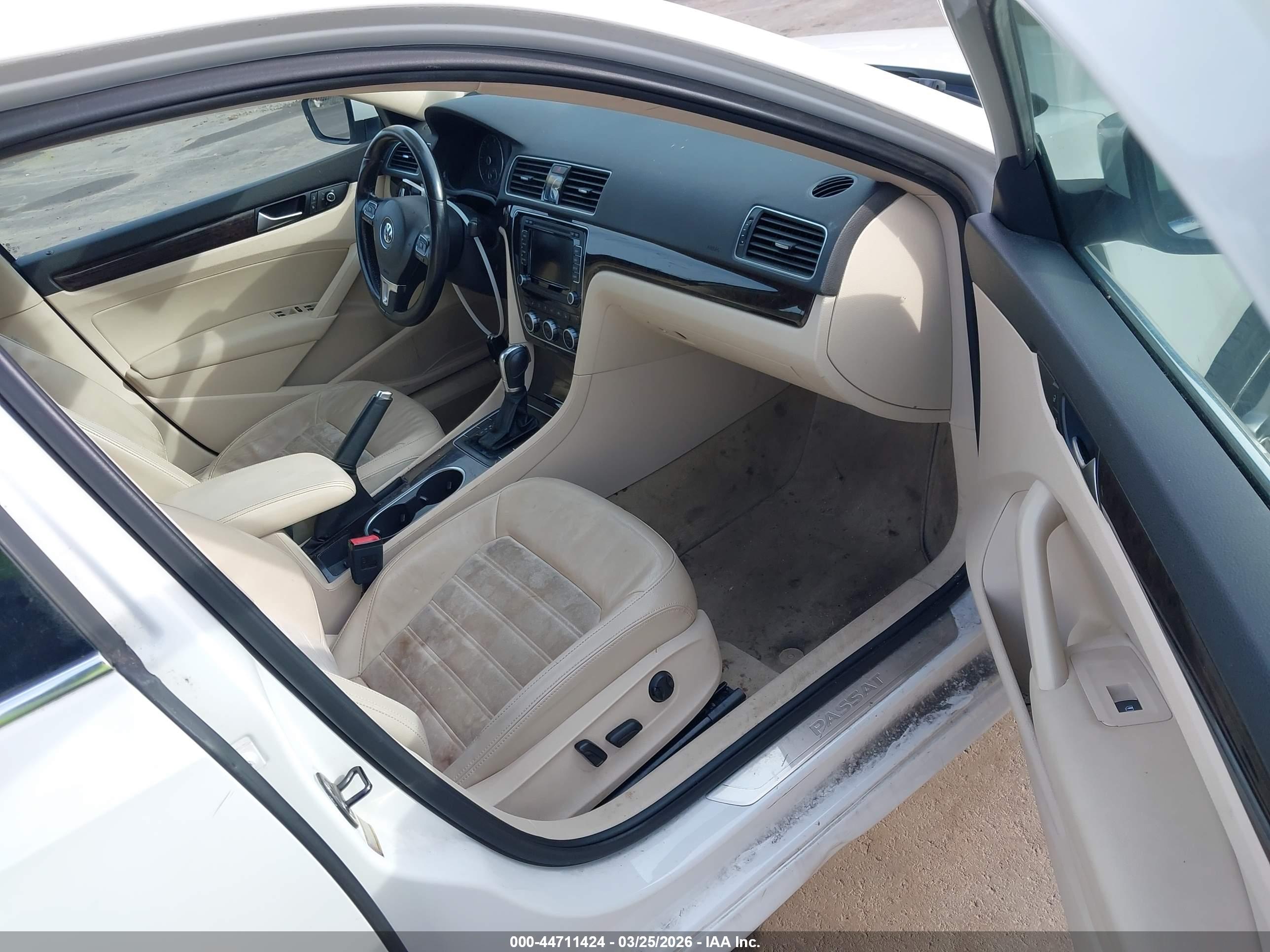 VOLKSWAGEN PASSAT image 5