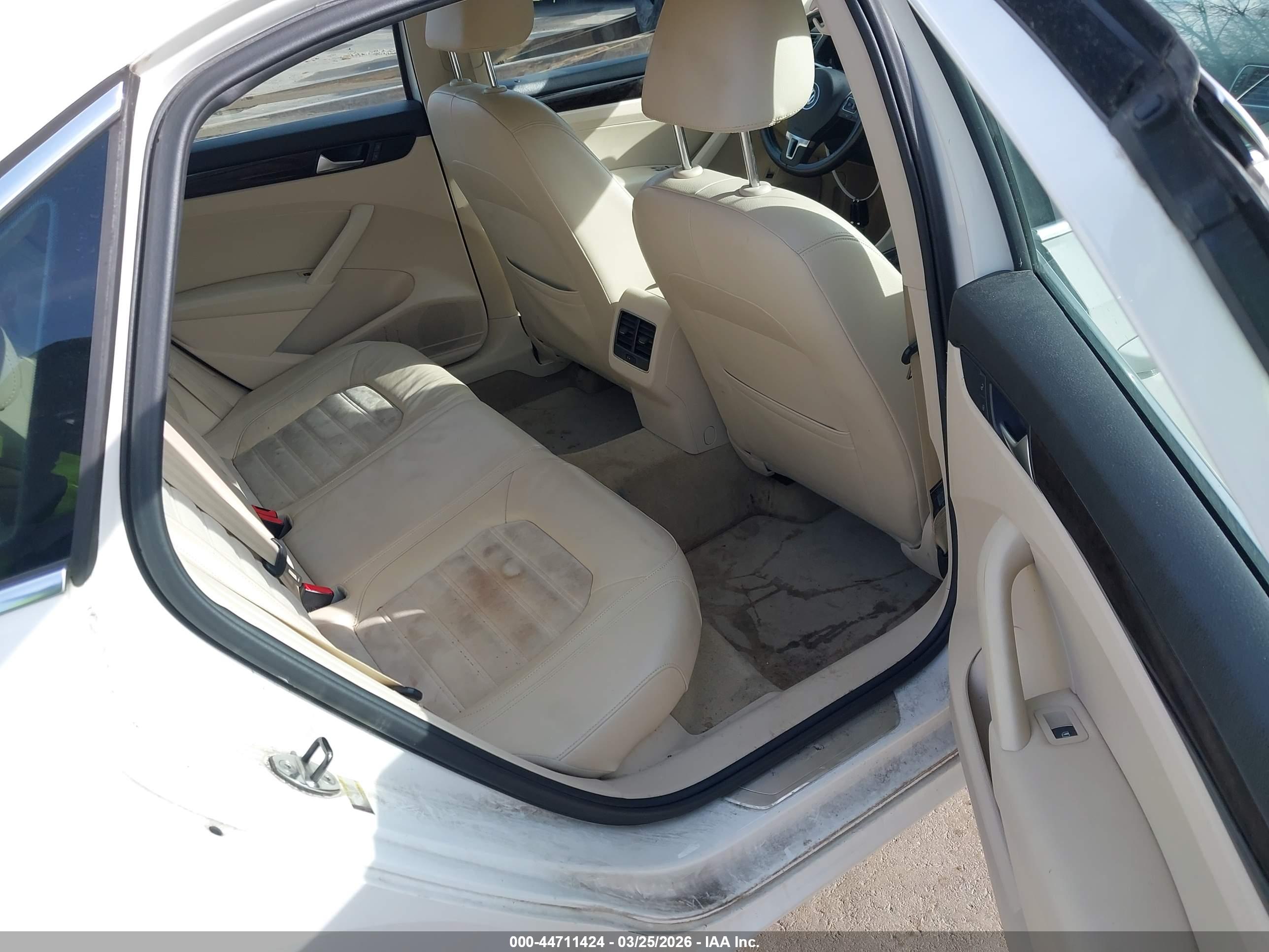 VOLKSWAGEN PASSAT image 8