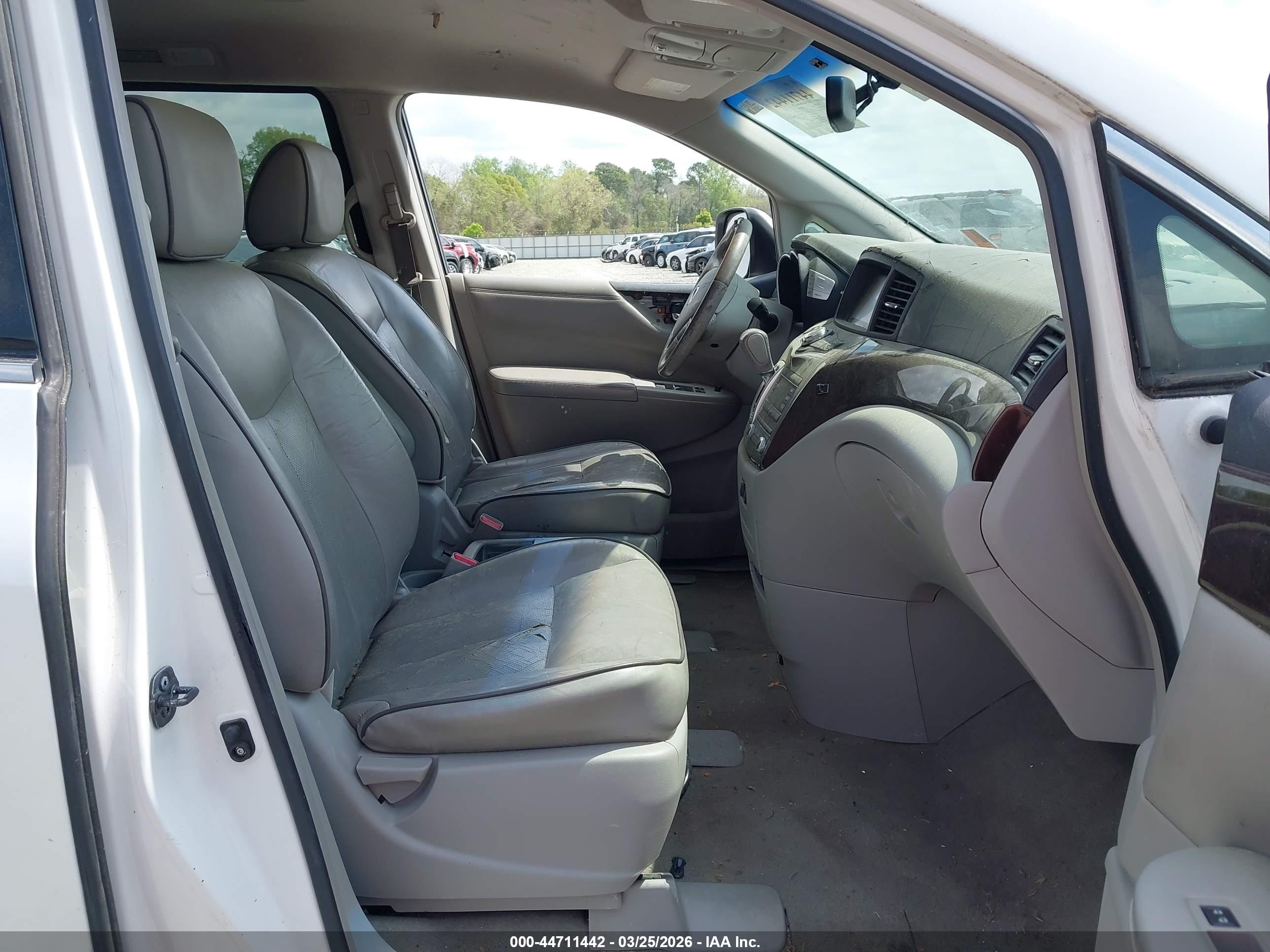 NISSAN QUEST image 5