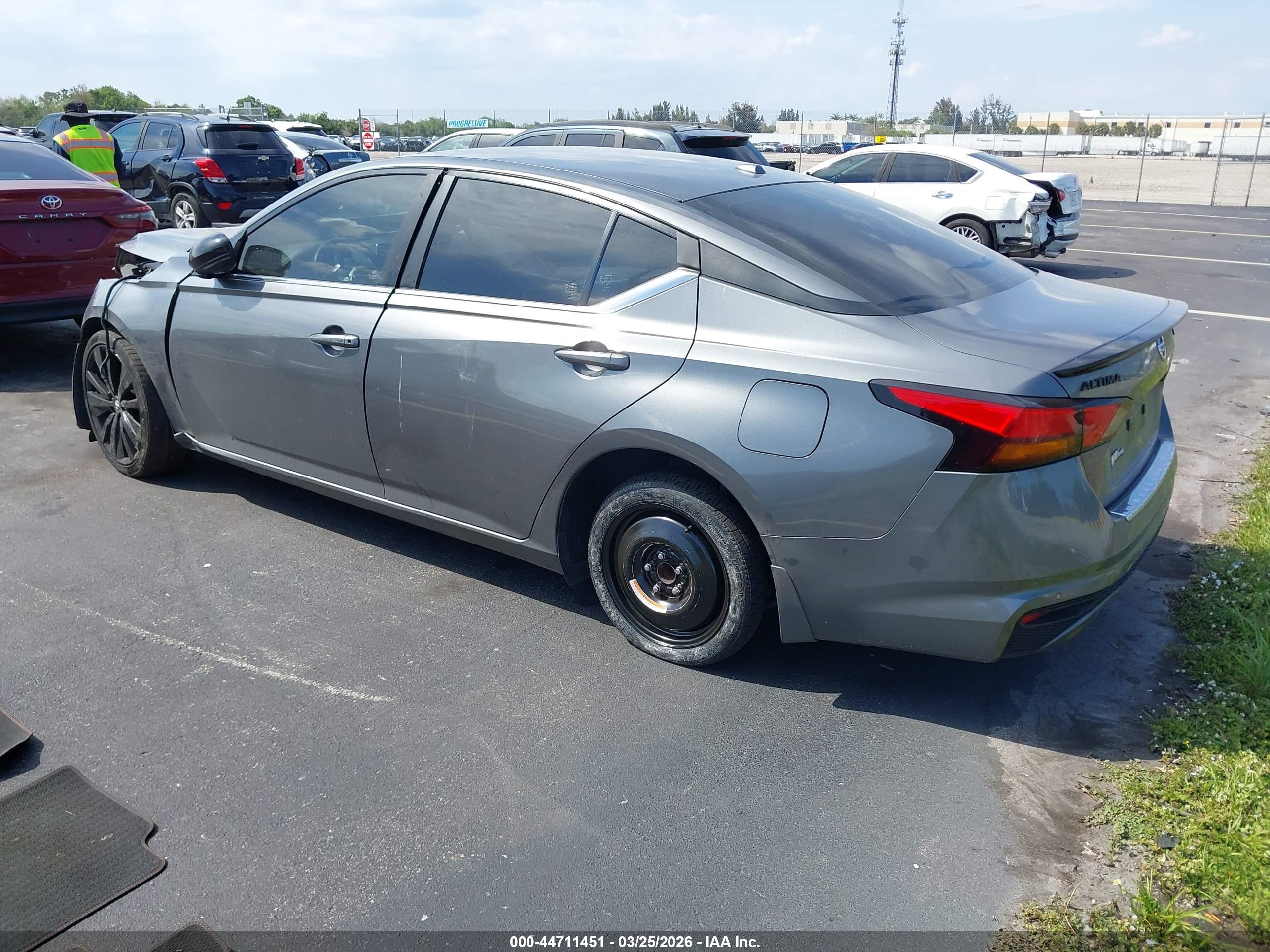 NISSAN ALTIMA image 3