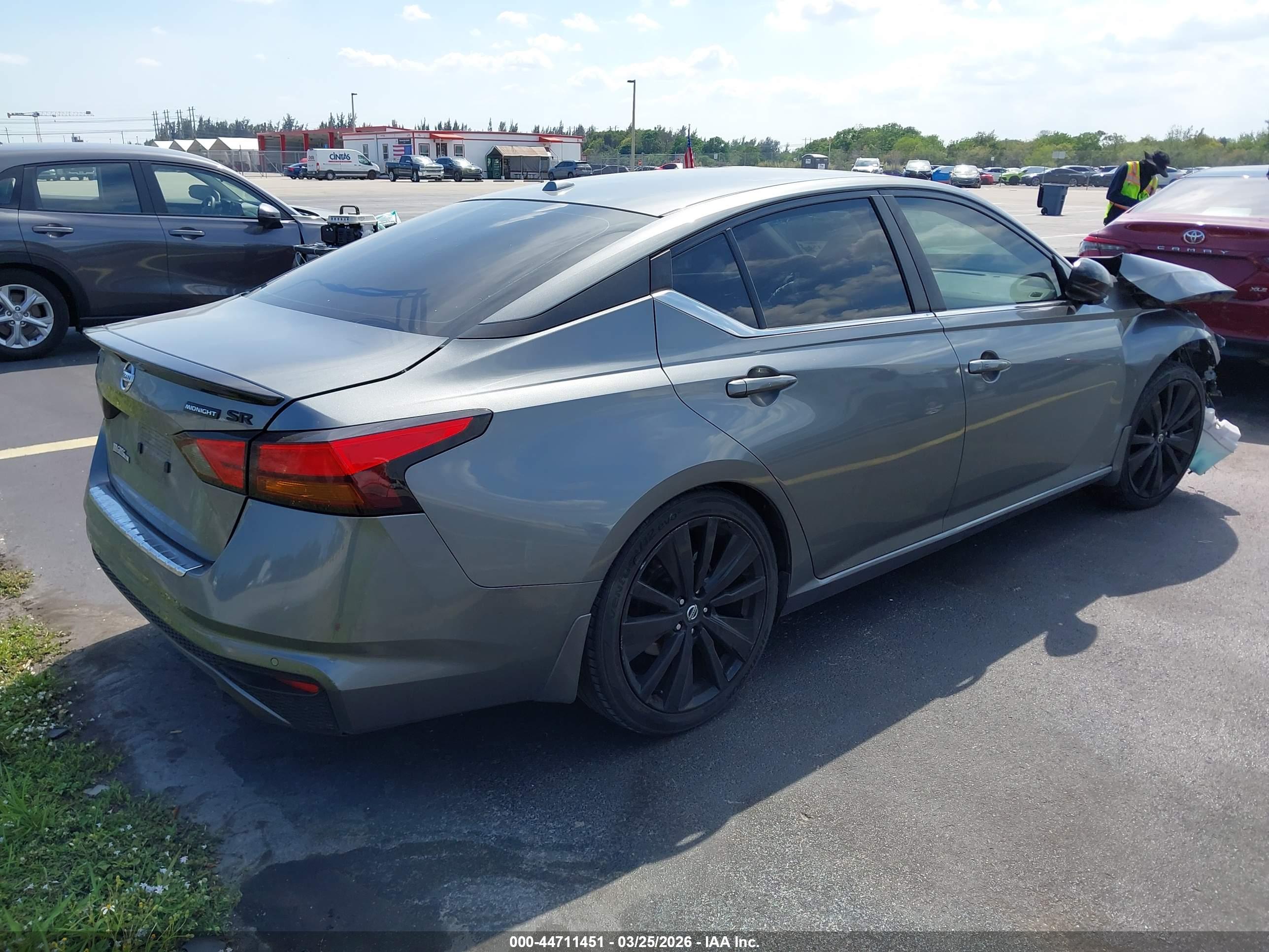 NISSAN ALTIMA image 4