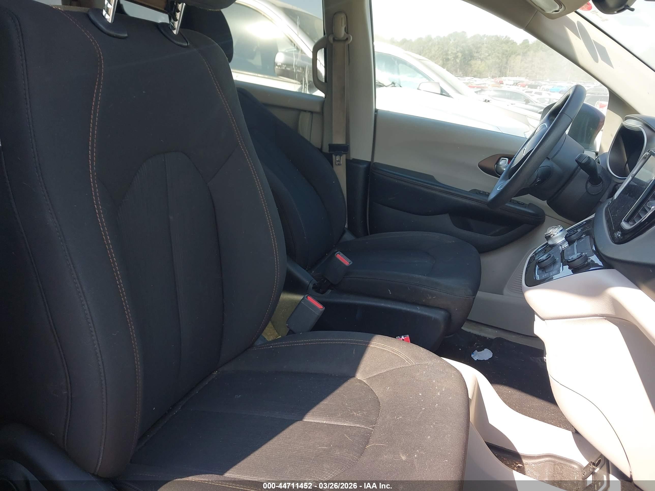 CHRYSLER PACIFICA image 5