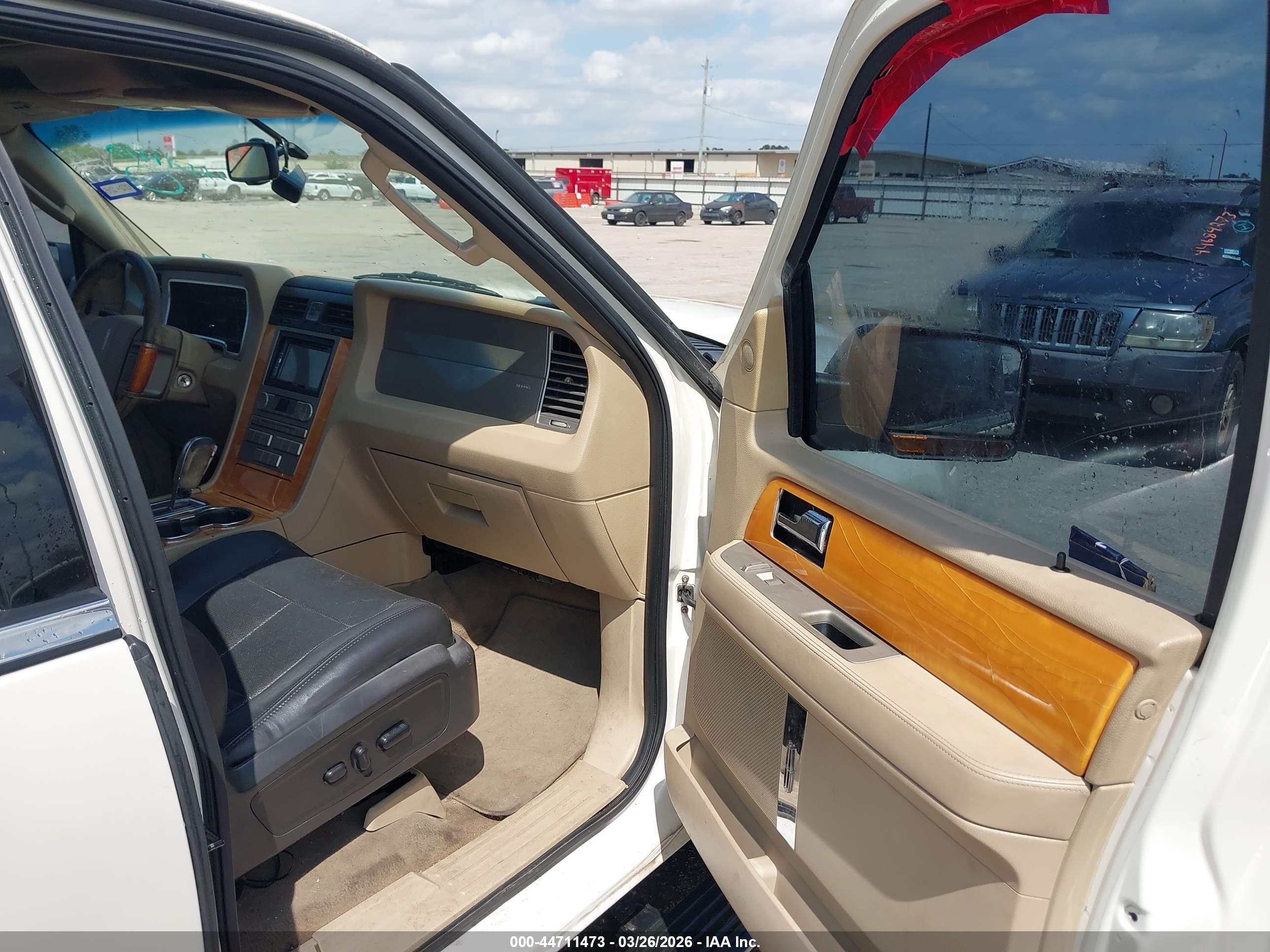 LINCOLN NAVIGATOR image 5