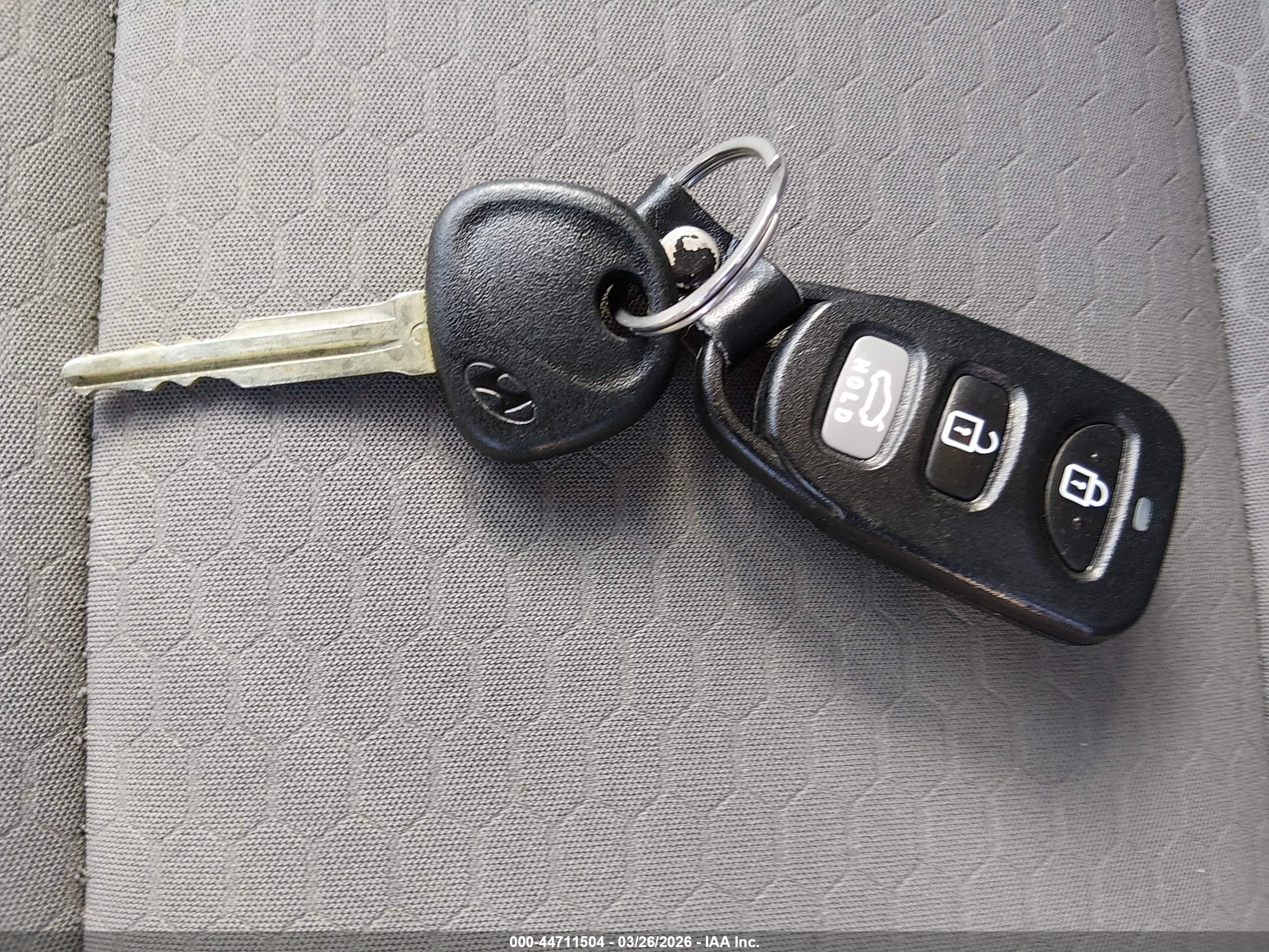 HYUNDAI ELANTRA image 11