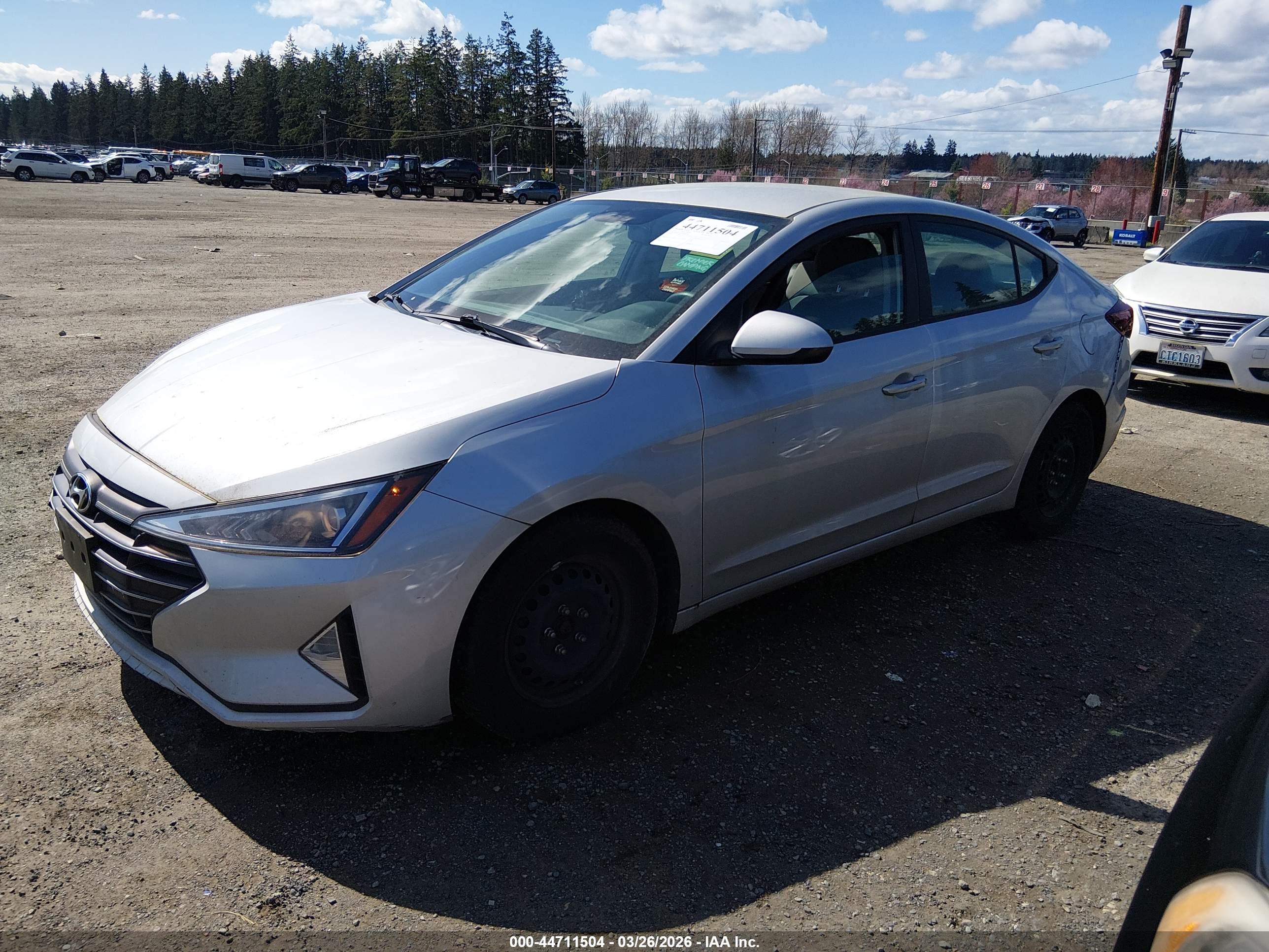 HYUNDAI ELANTRA image 2